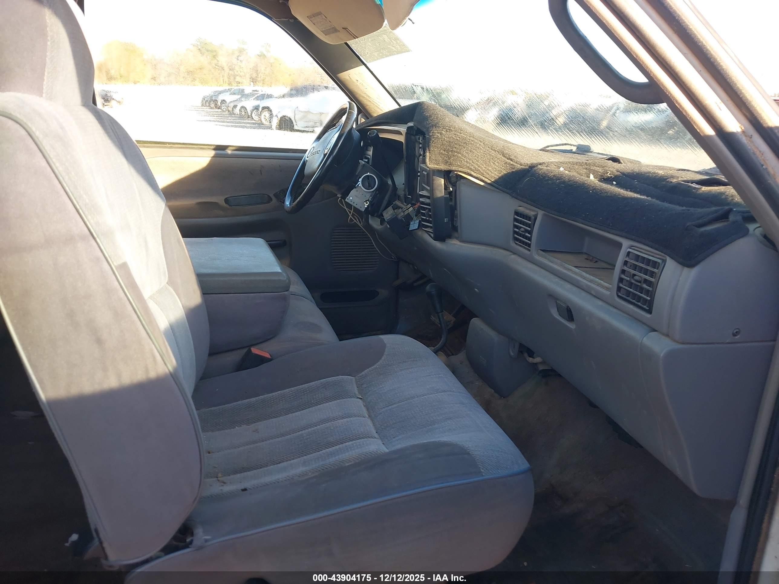 DODGE RAM image 5