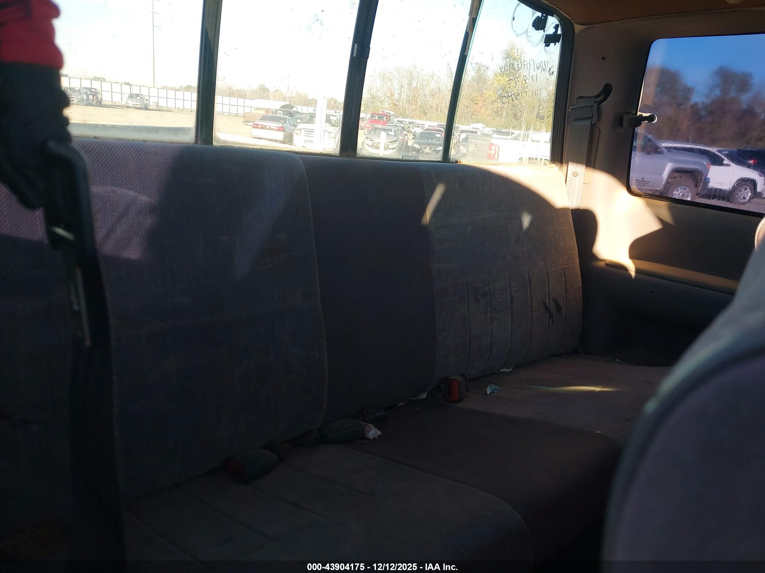 DODGE RAM image 8