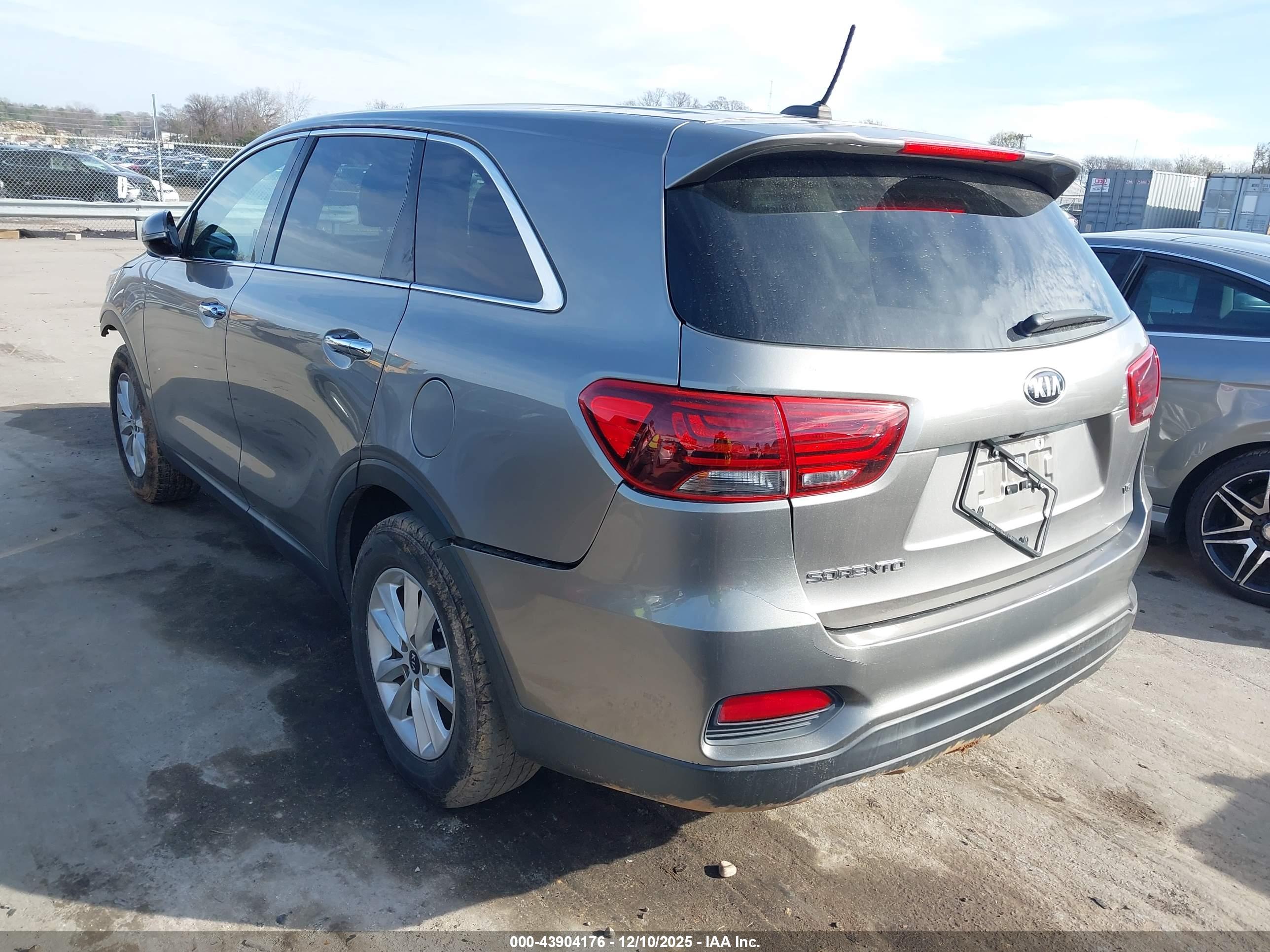 KIA SORENTO image 3