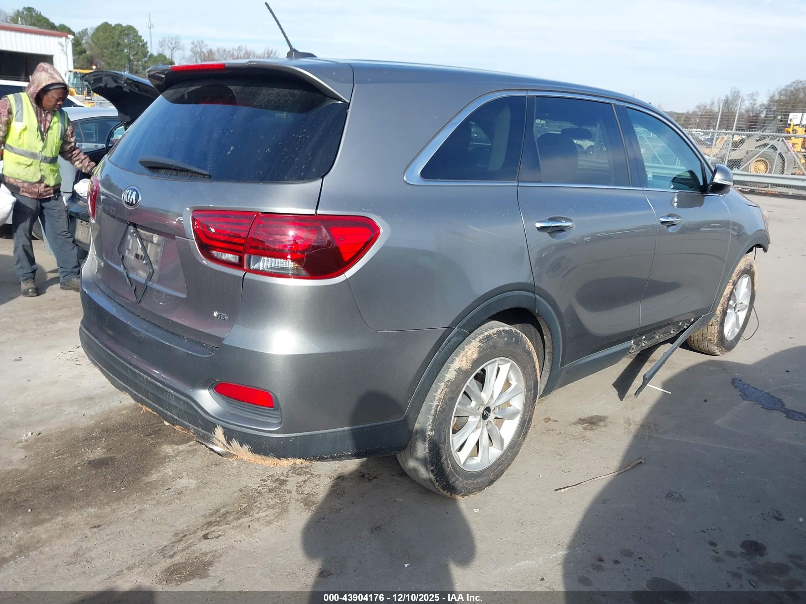 KIA SORENTO image 4