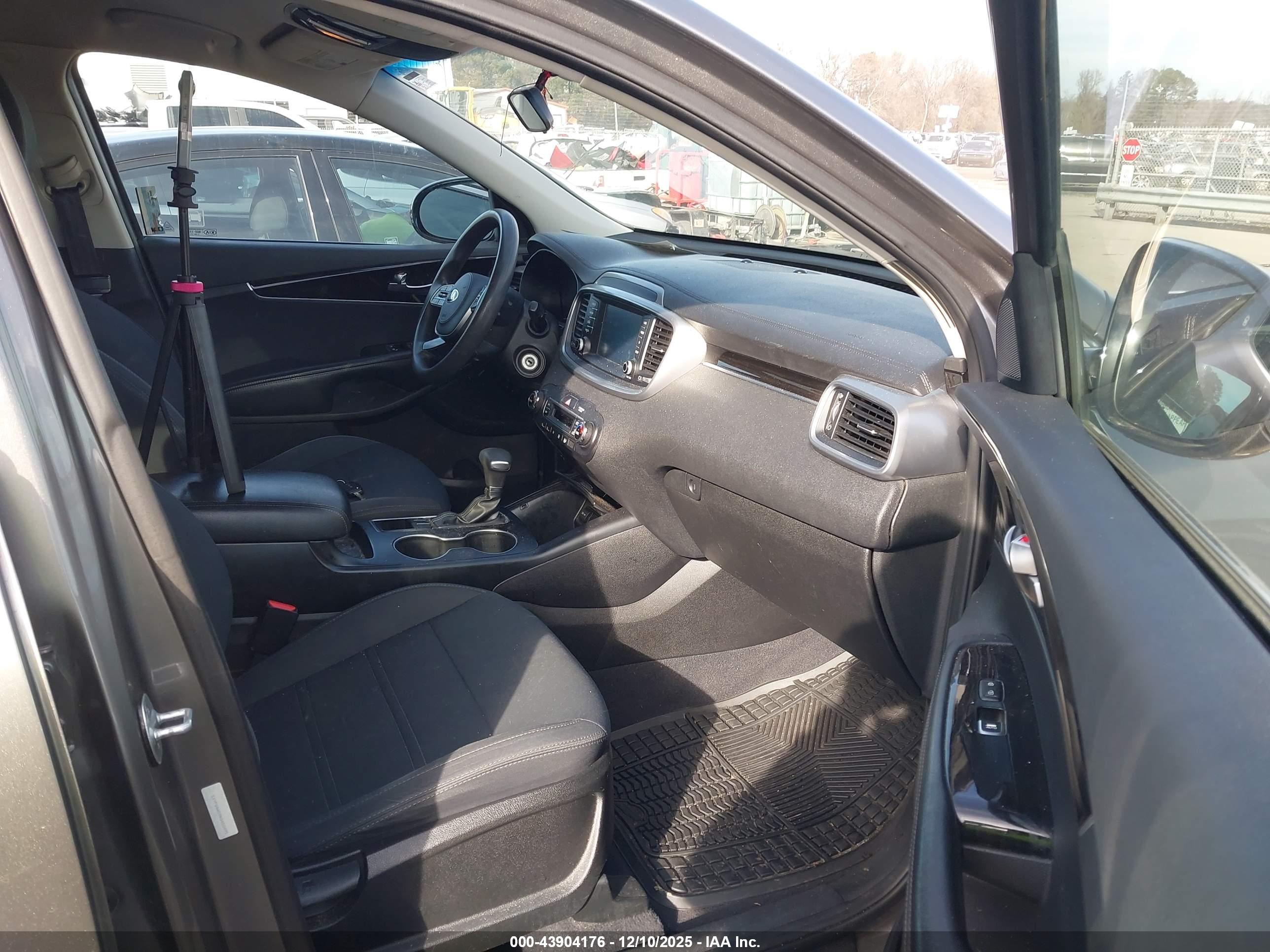 KIA SORENTO image 5