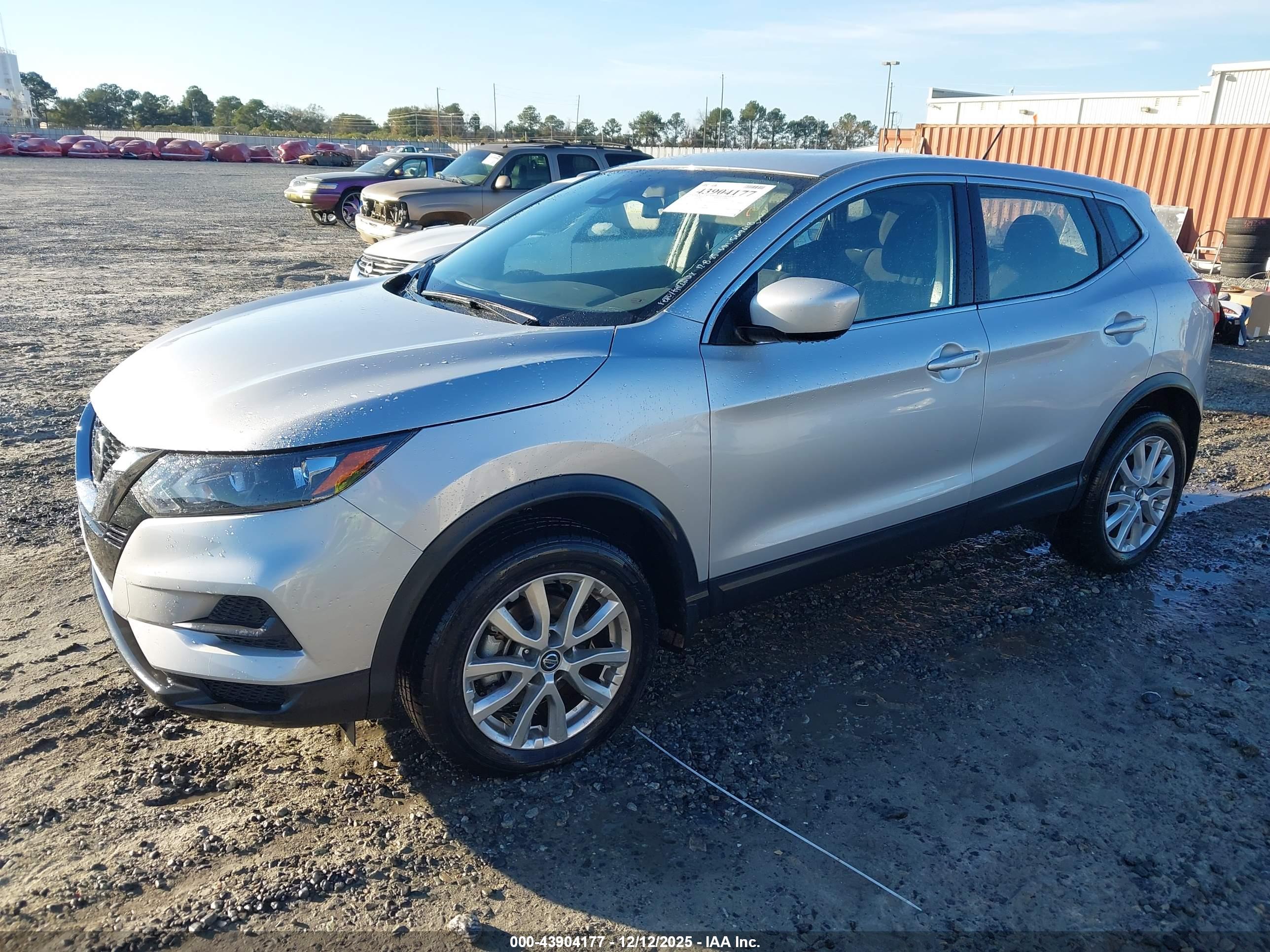 NISSAN ROGUE image 2