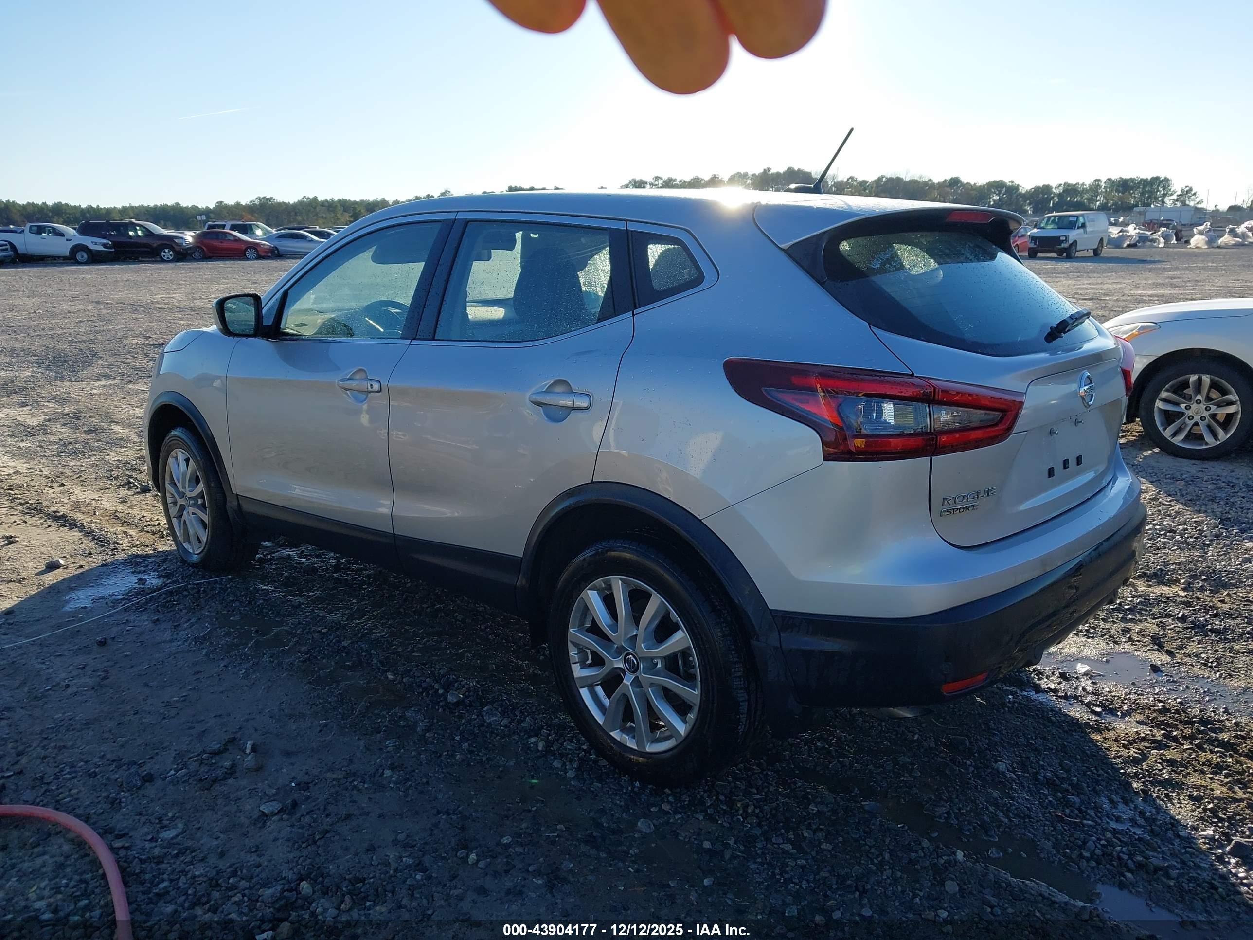 NISSAN ROGUE image 3