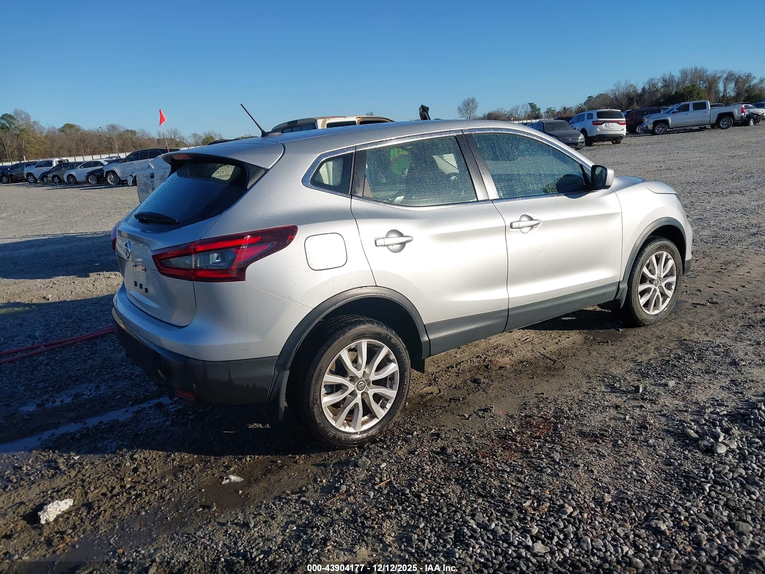 NISSAN ROGUE image 4