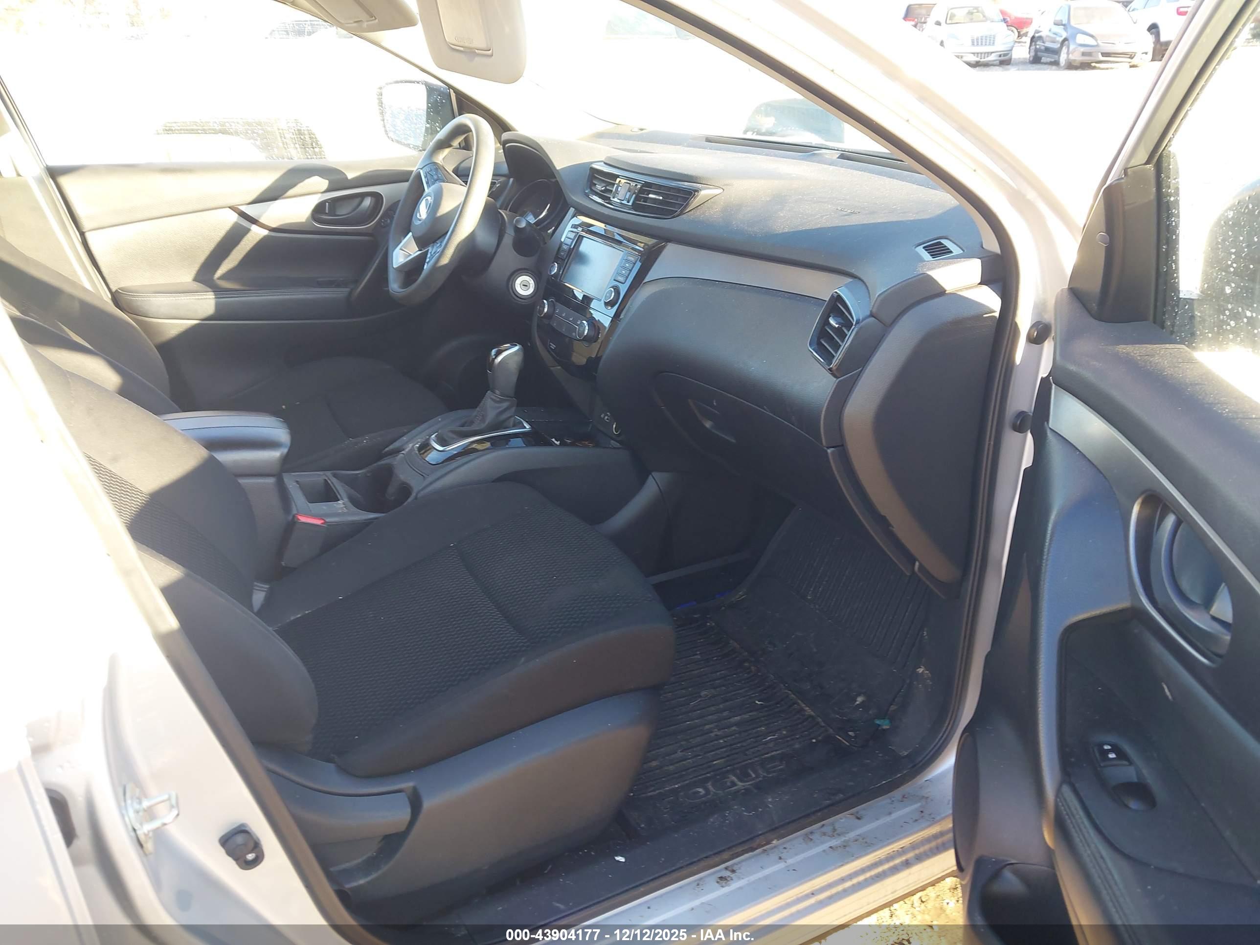 NISSAN ROGUE image 5