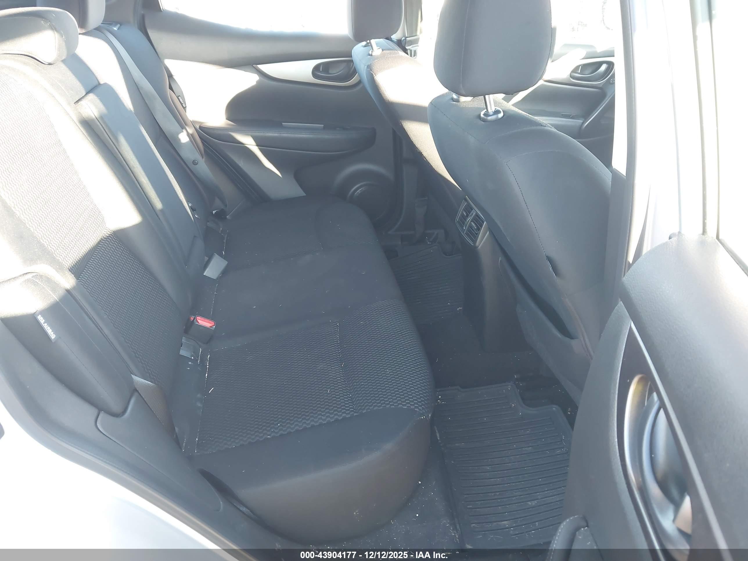 NISSAN ROGUE image 8