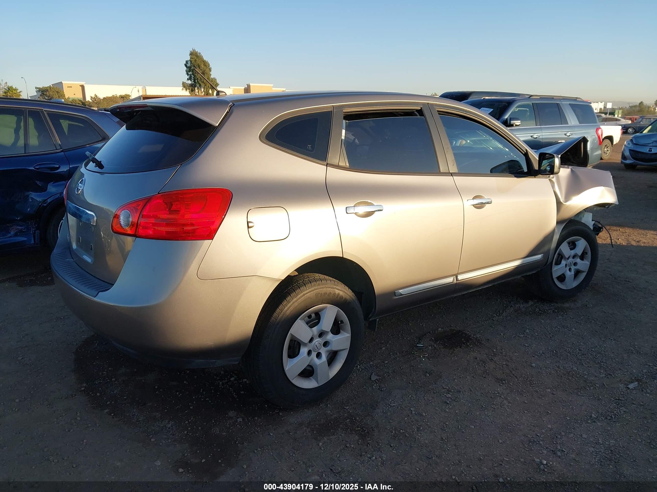 NISSAN ROGUE image 4