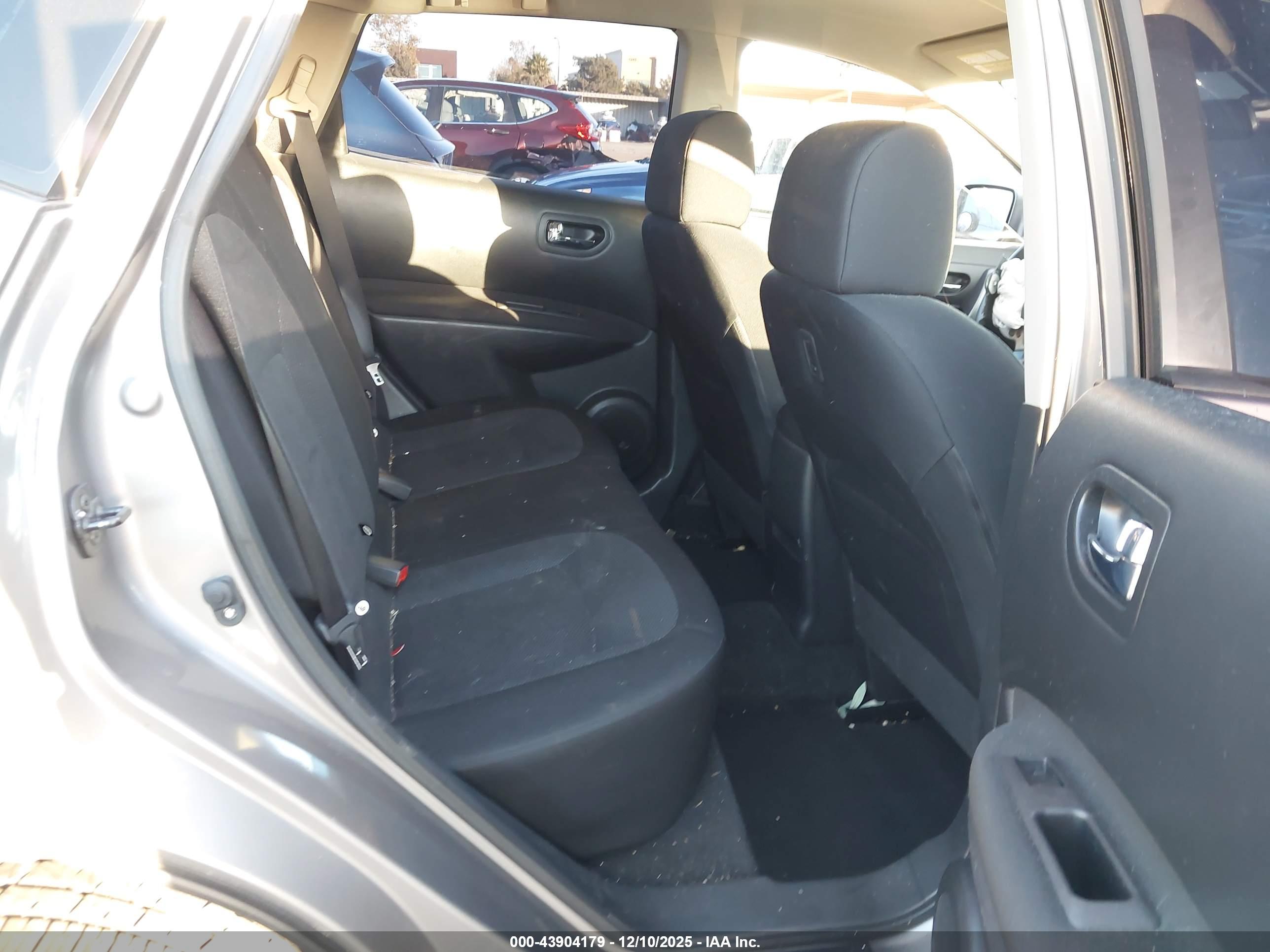 NISSAN ROGUE image 8