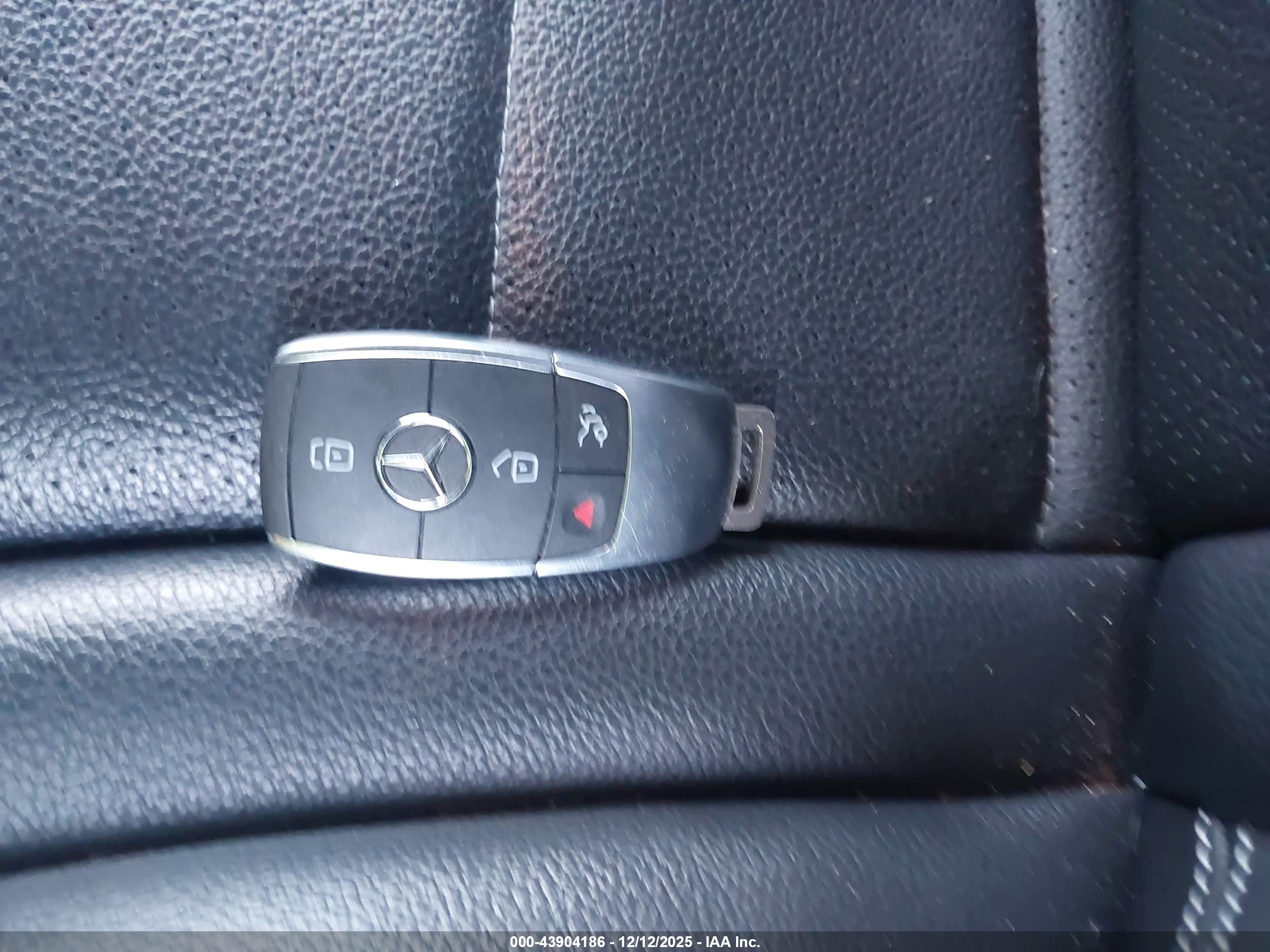 MERCEDES-BENZ GLC image 11
