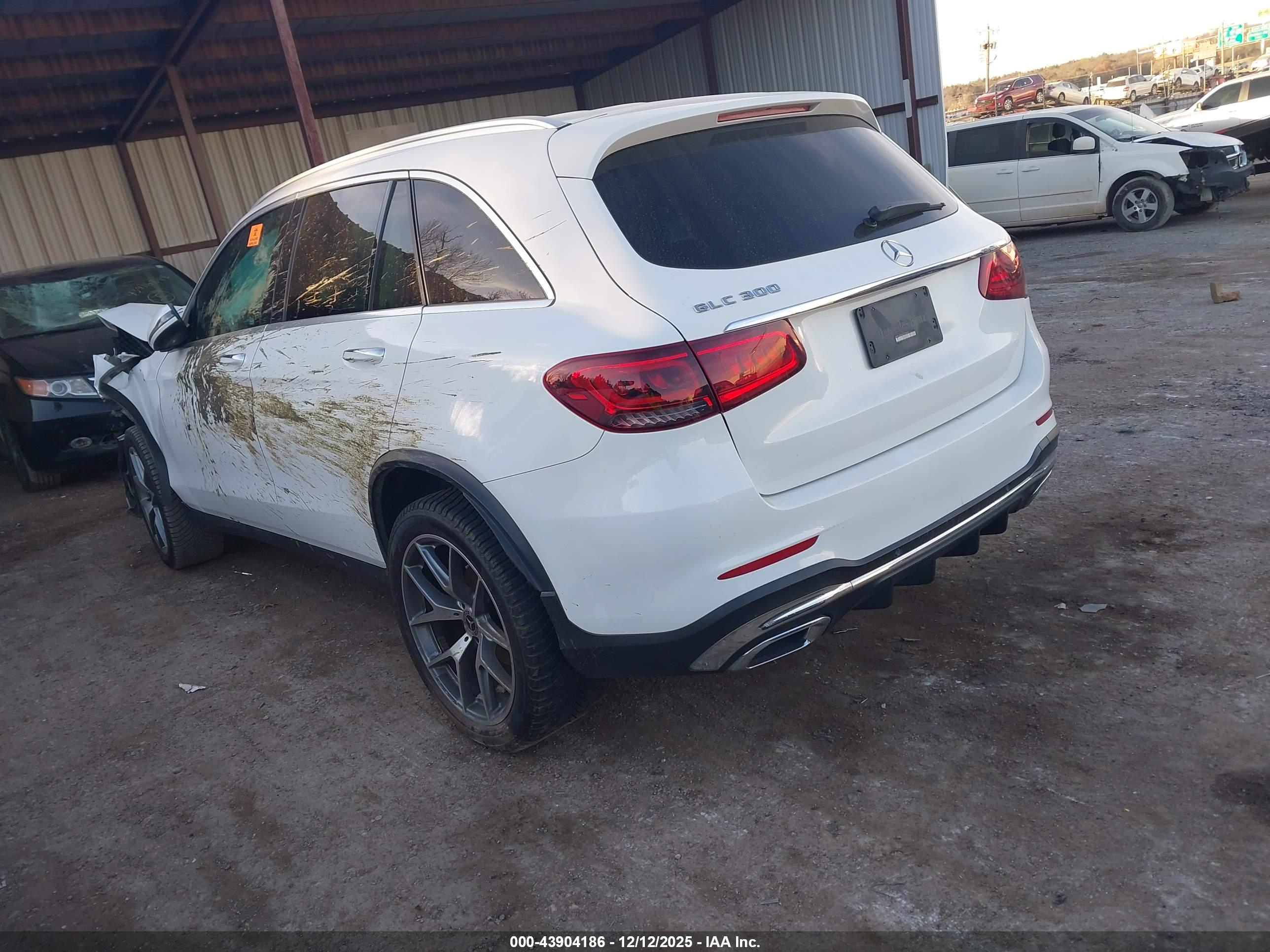 MERCEDES-BENZ GLC image 3