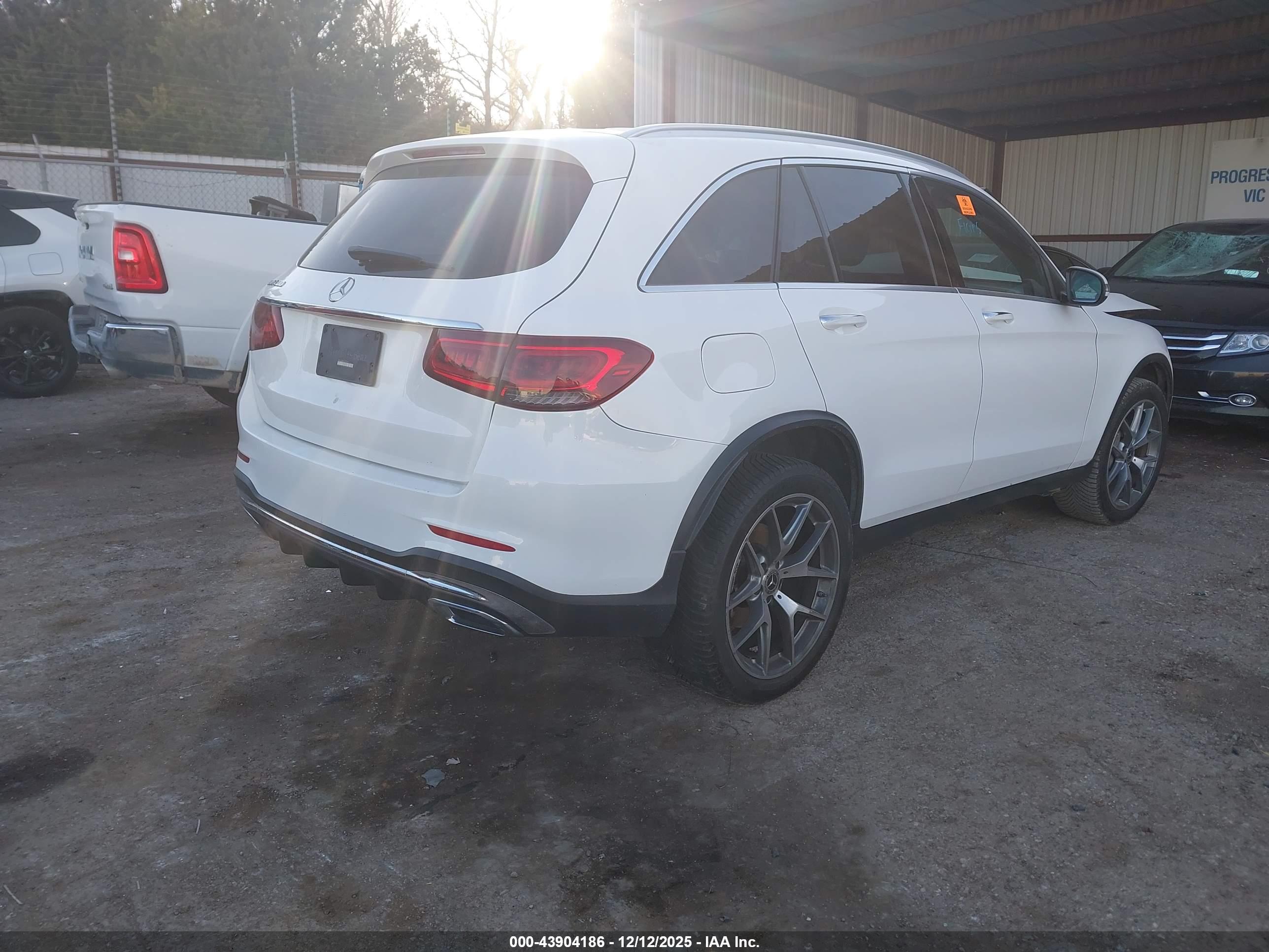 MERCEDES-BENZ GLC image 4