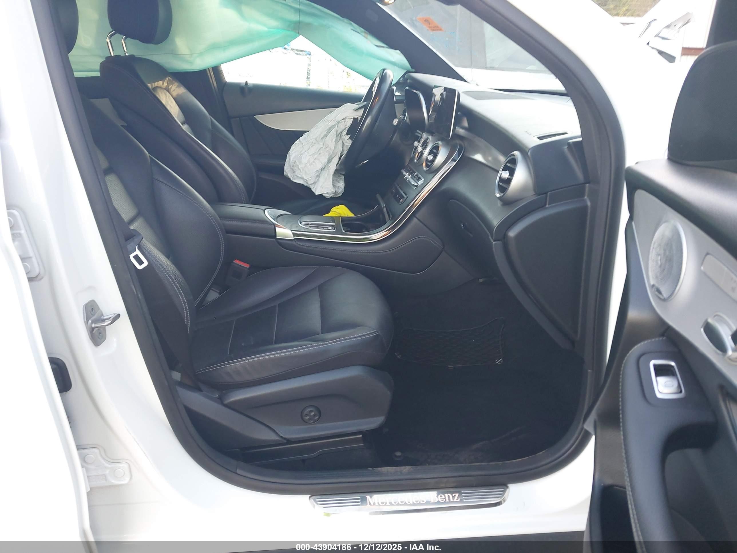 MERCEDES-BENZ GLC image 5