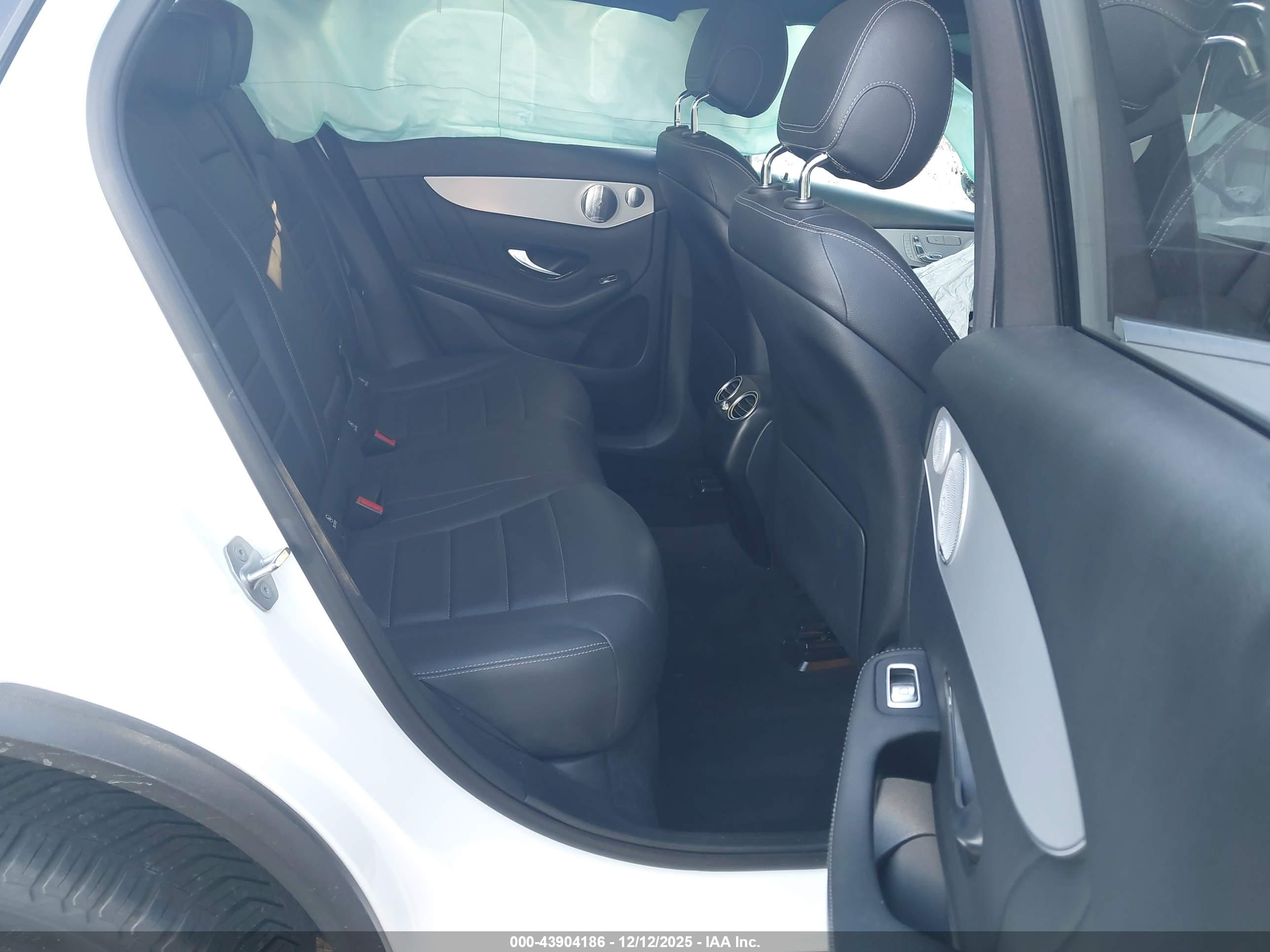 MERCEDES-BENZ GLC image 8