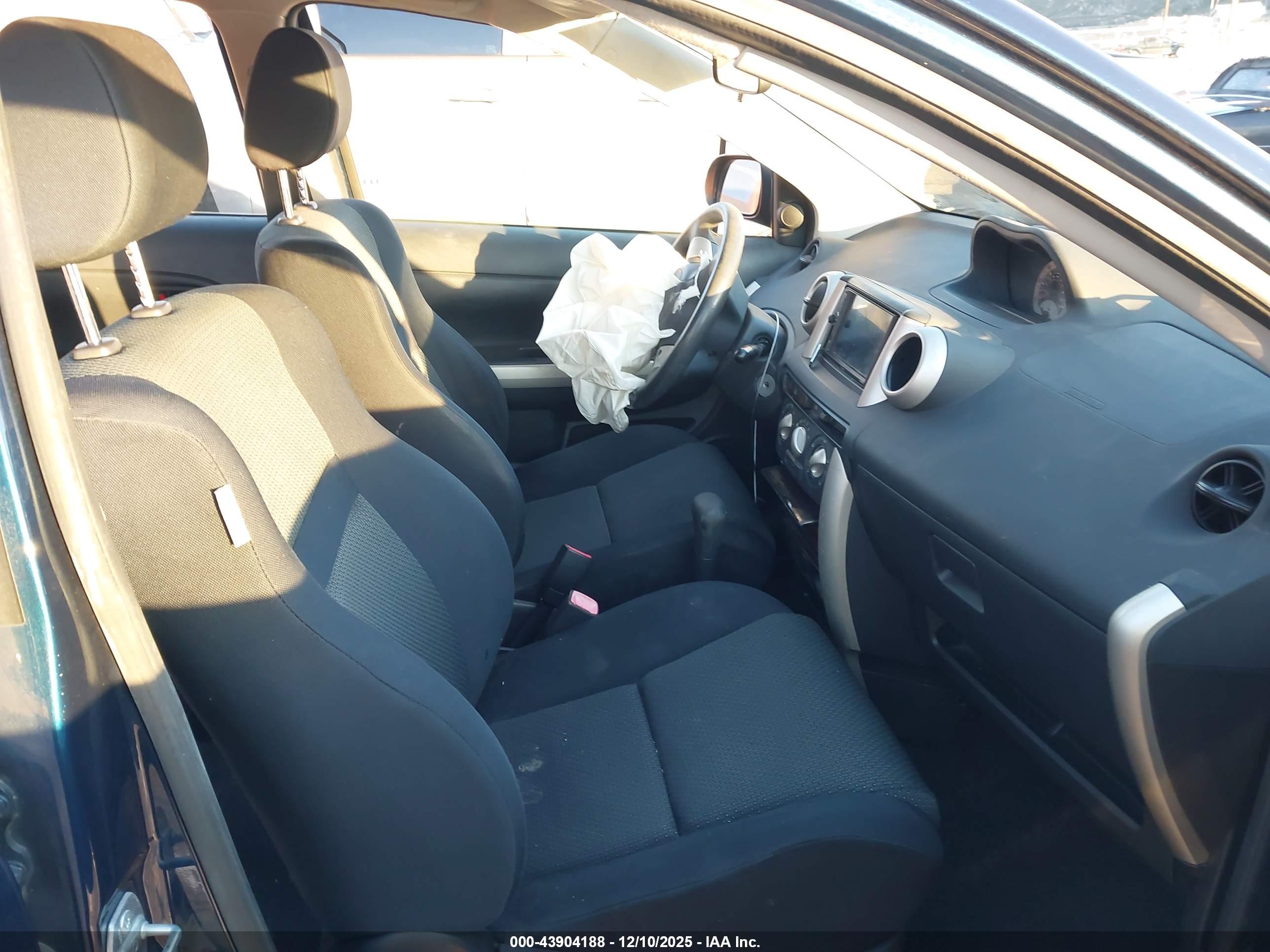SCION XA image 5