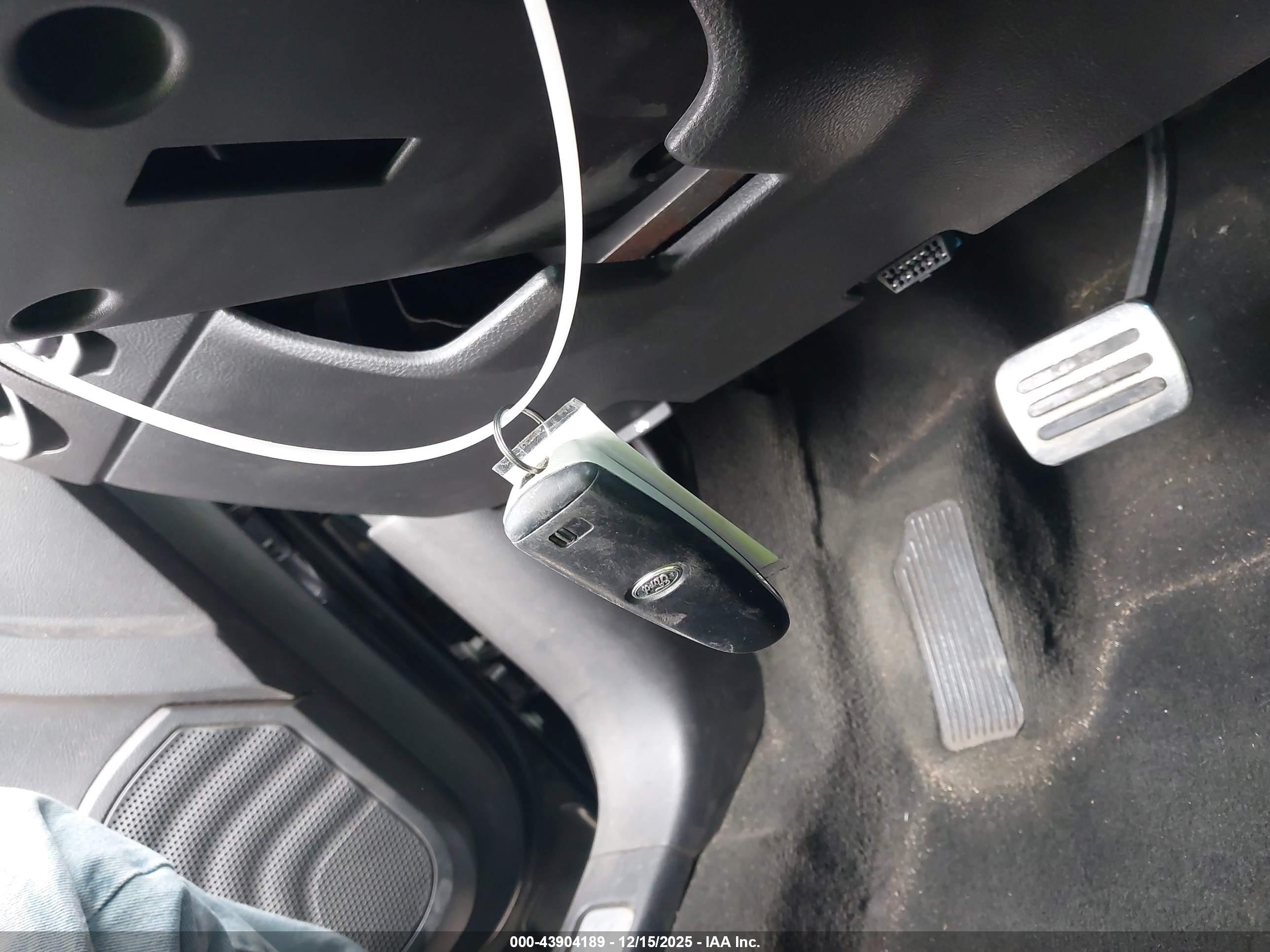 FORD TAURUS image 11