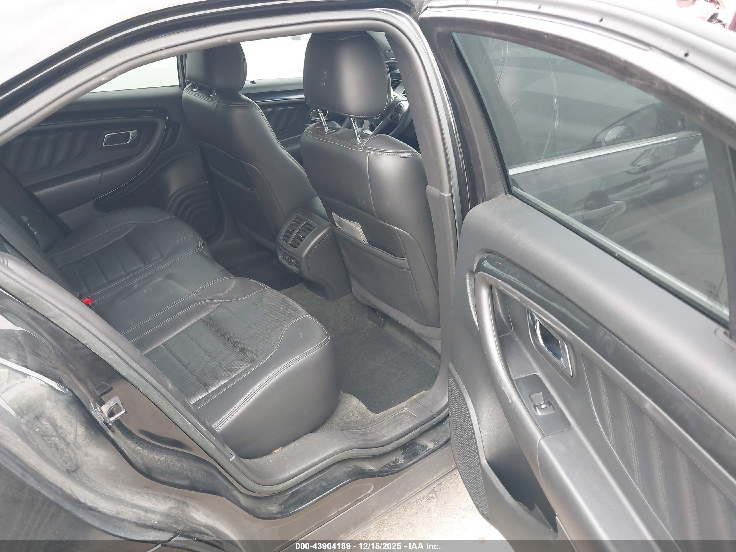FORD TAURUS image 8