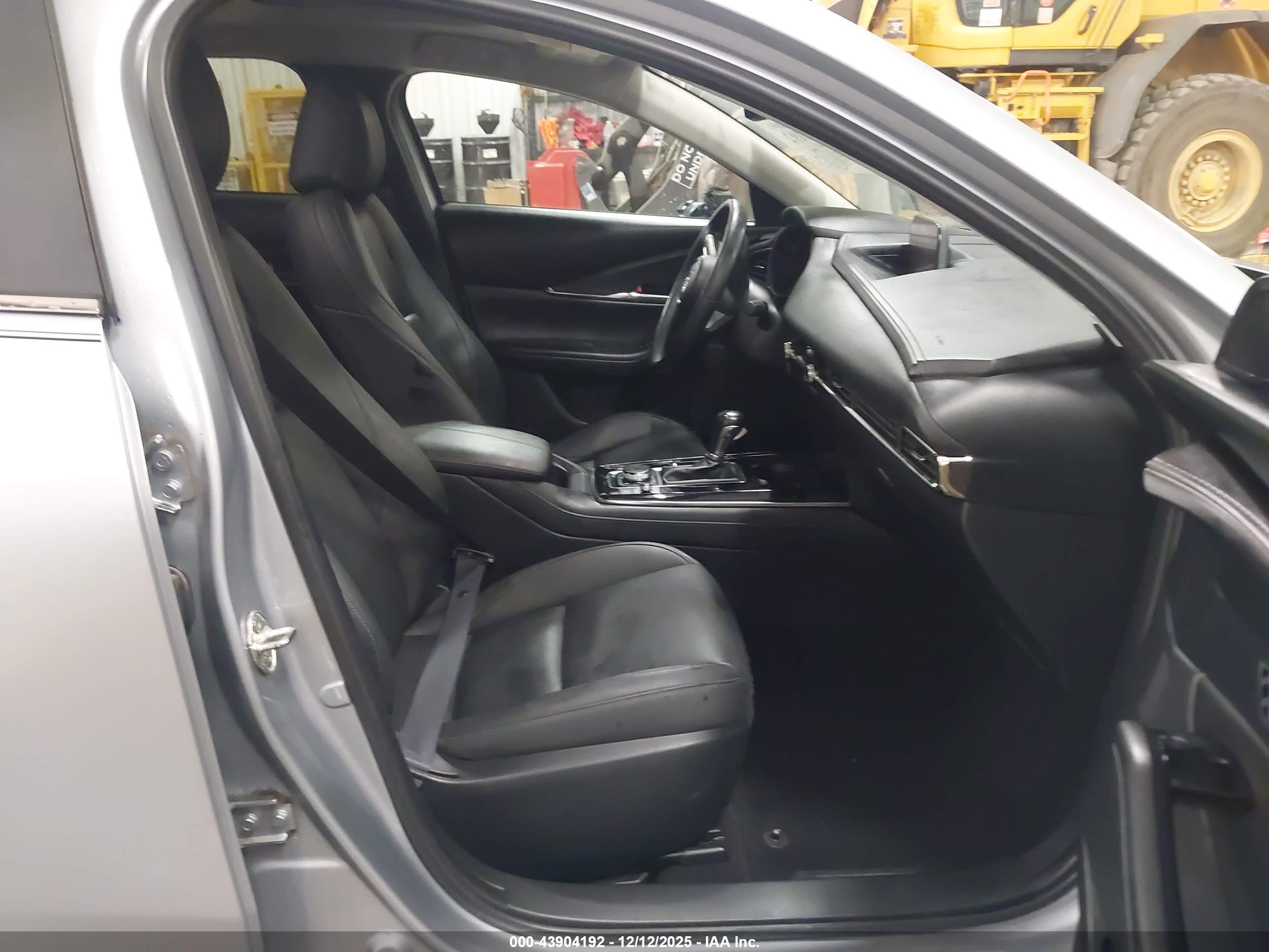 MAZDA CX-30 image 5