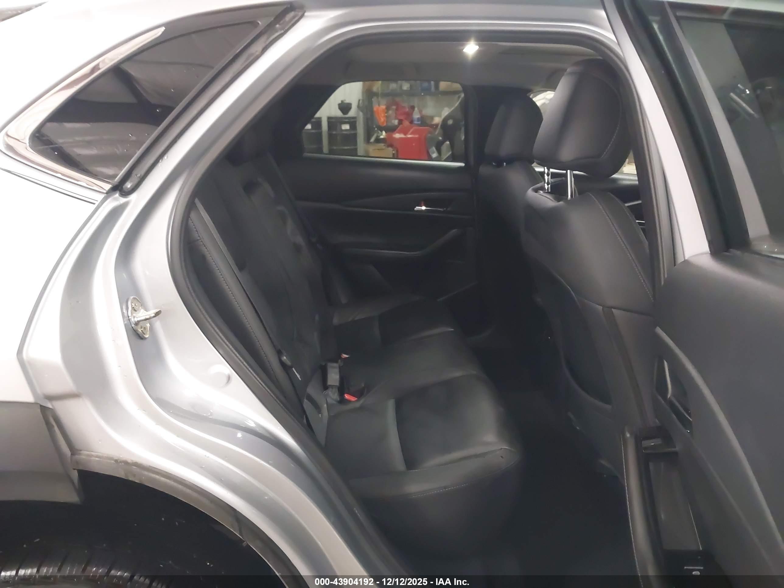 MAZDA CX-30 image 8
