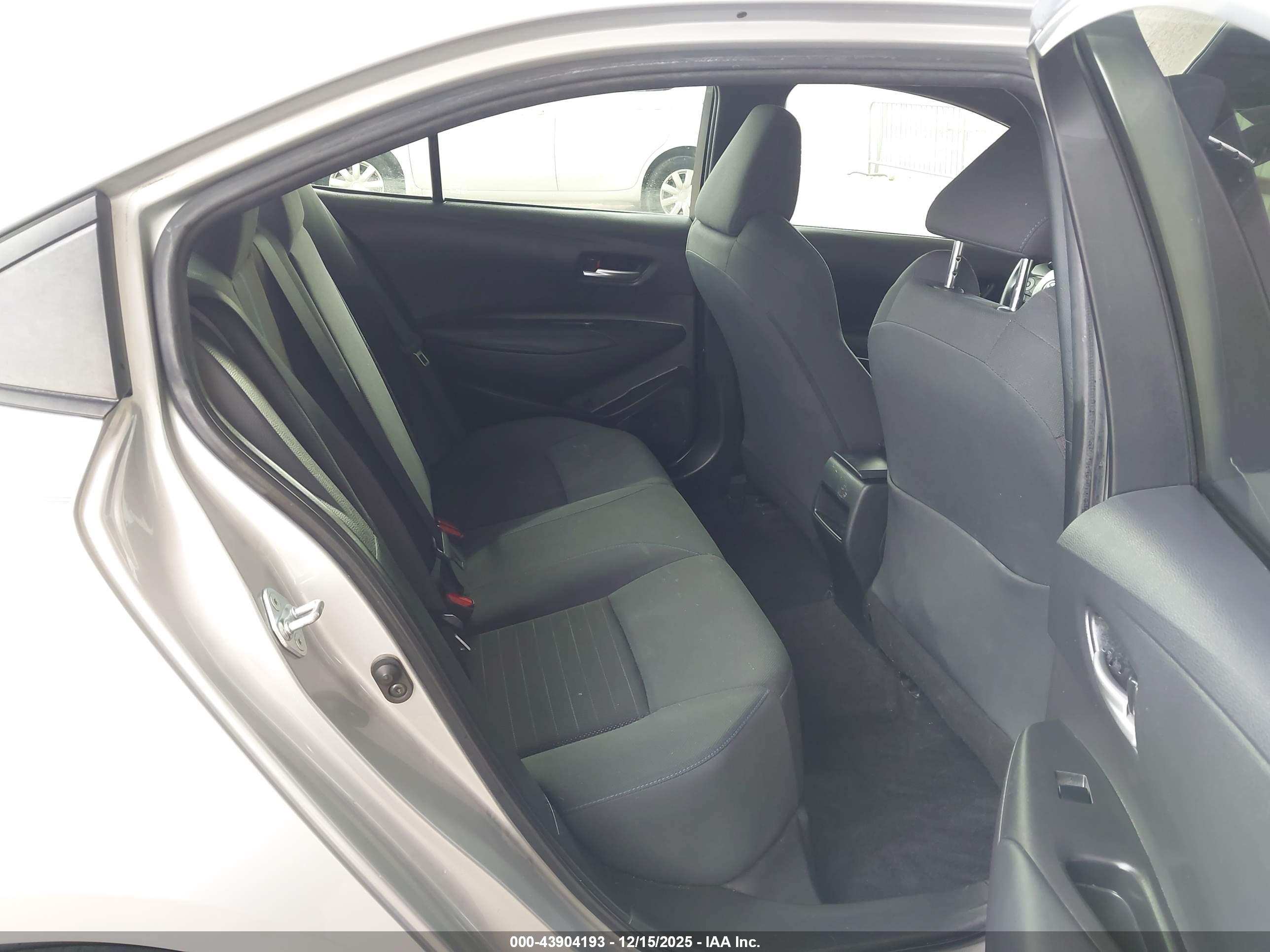 TOYOTA COROLLA image 8