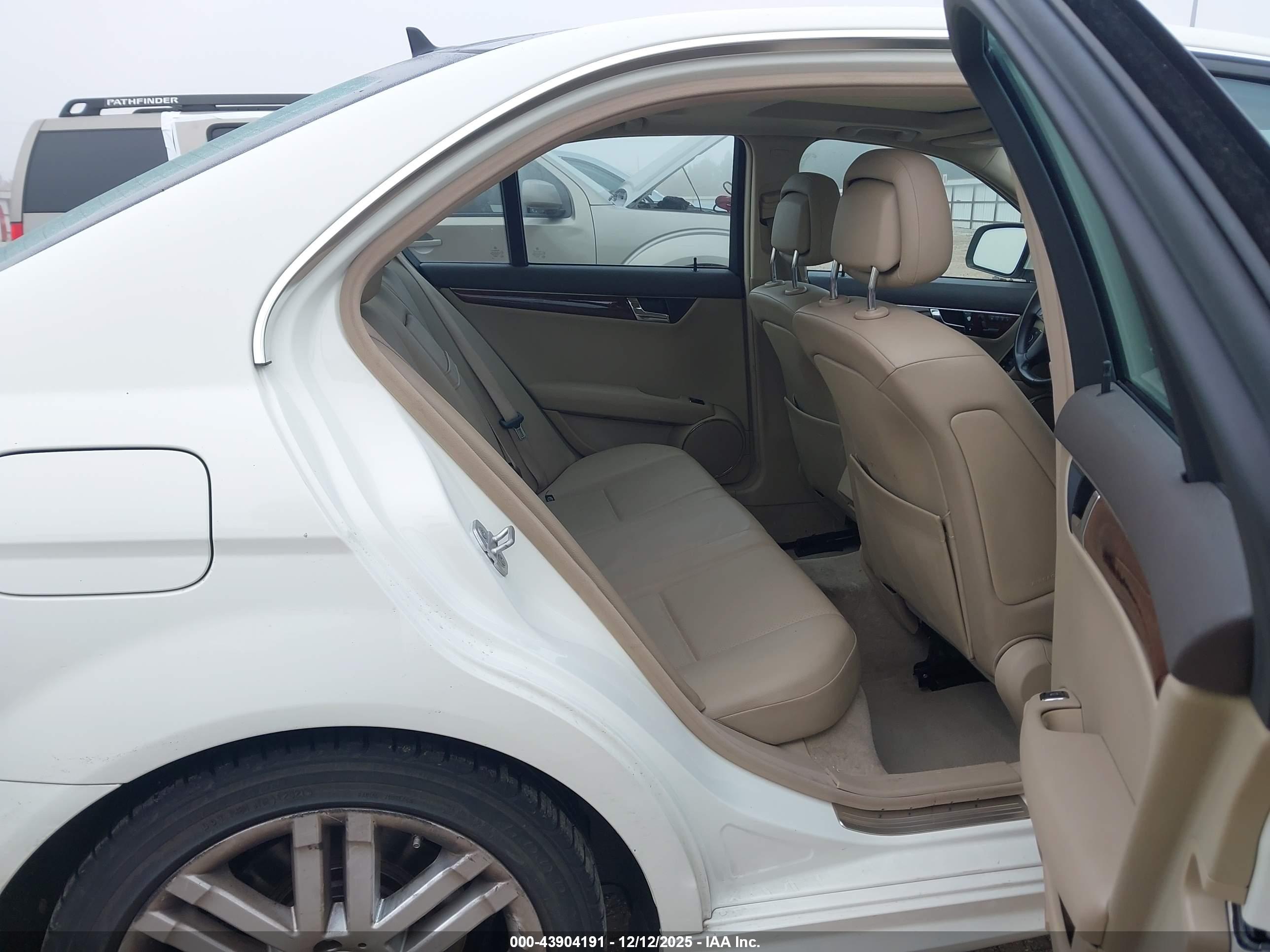 MERCEDES-BENZ C image 8