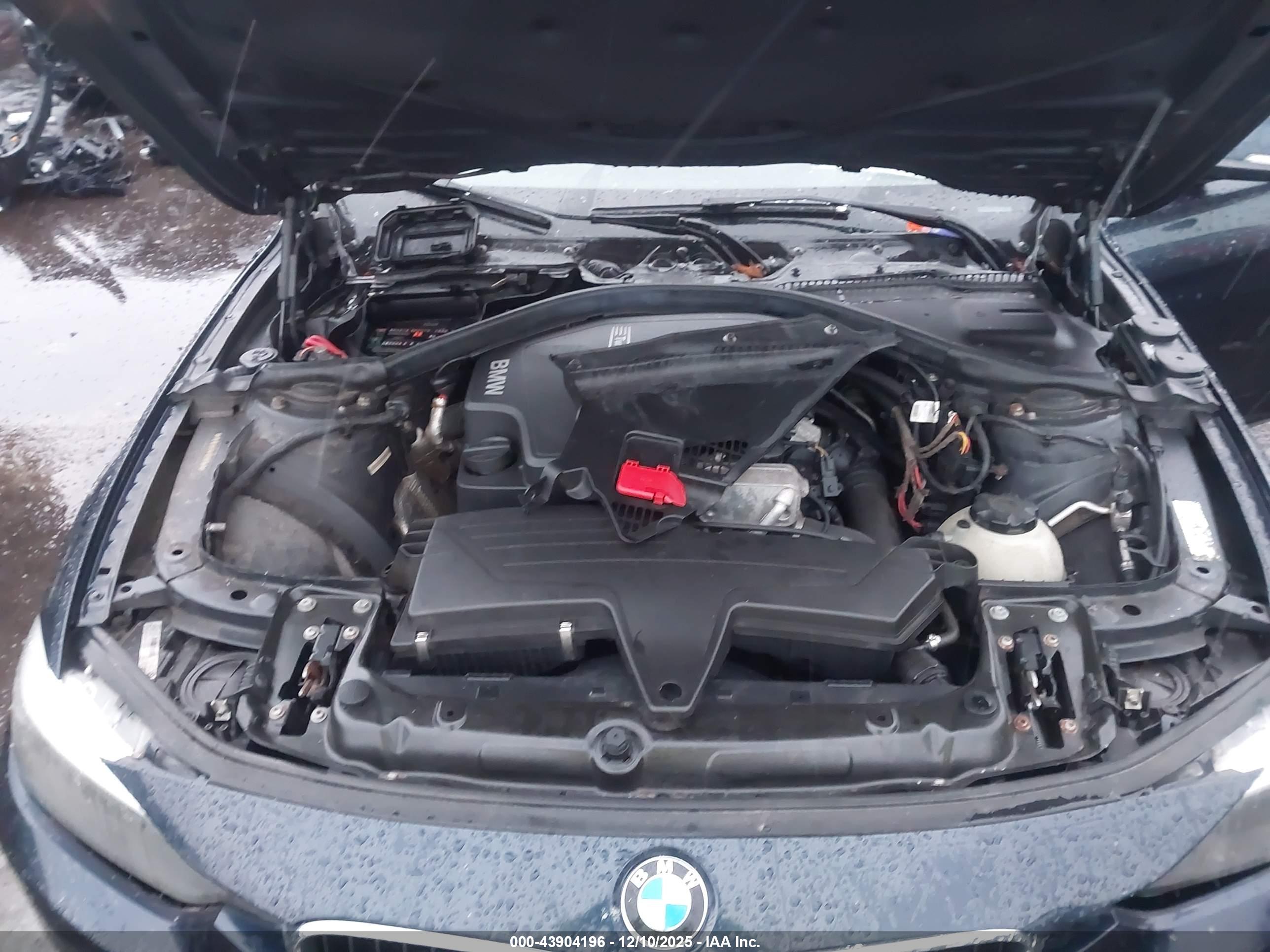 BMW 320I image 10