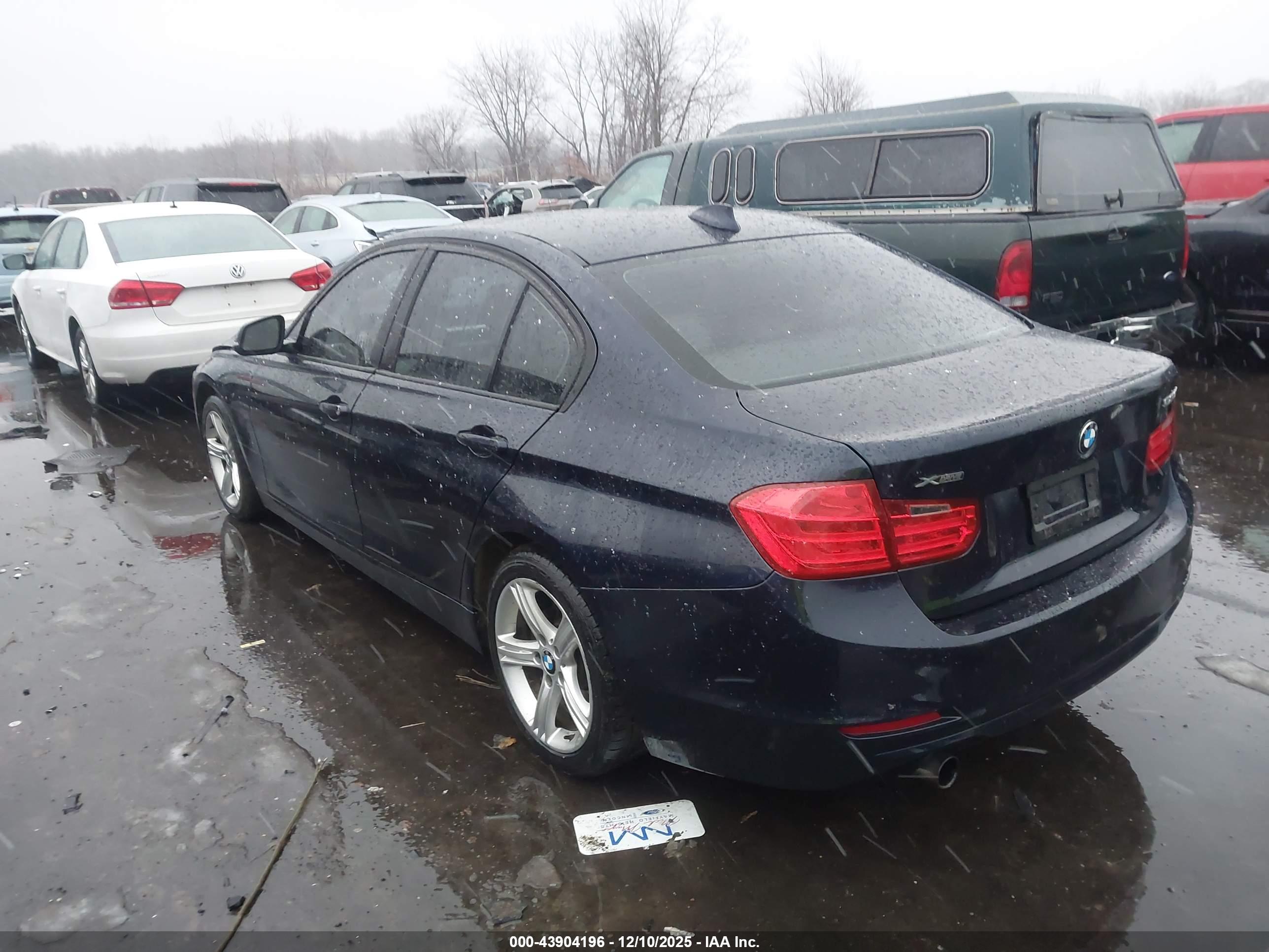 BMW 320I image 3