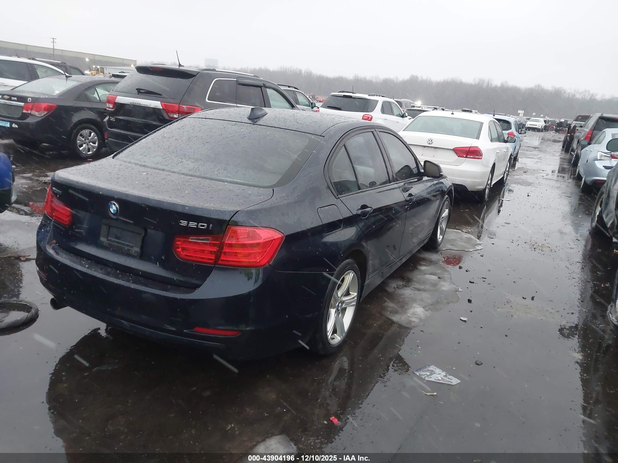BMW 320I image 4