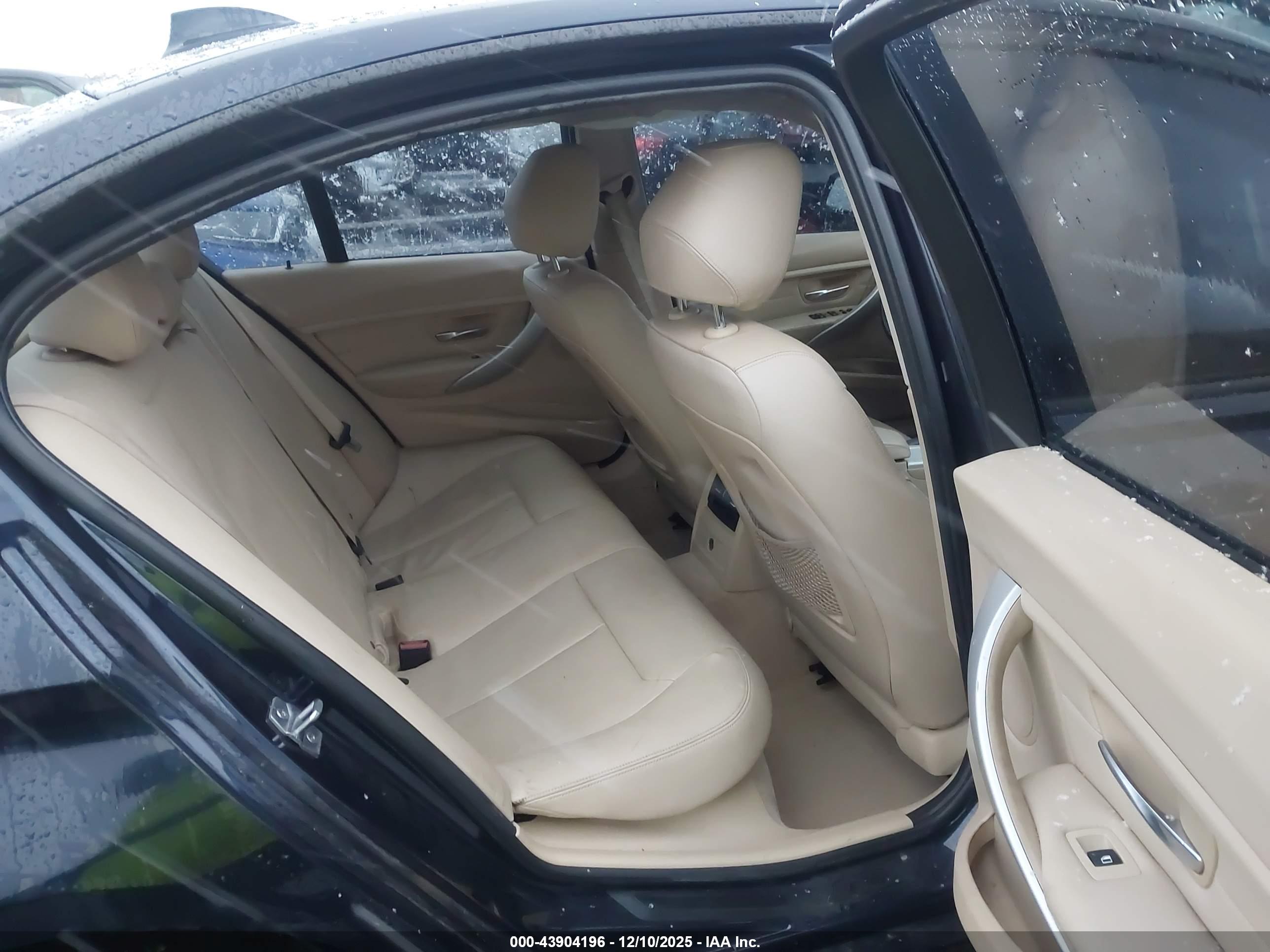 BMW 320I image 8