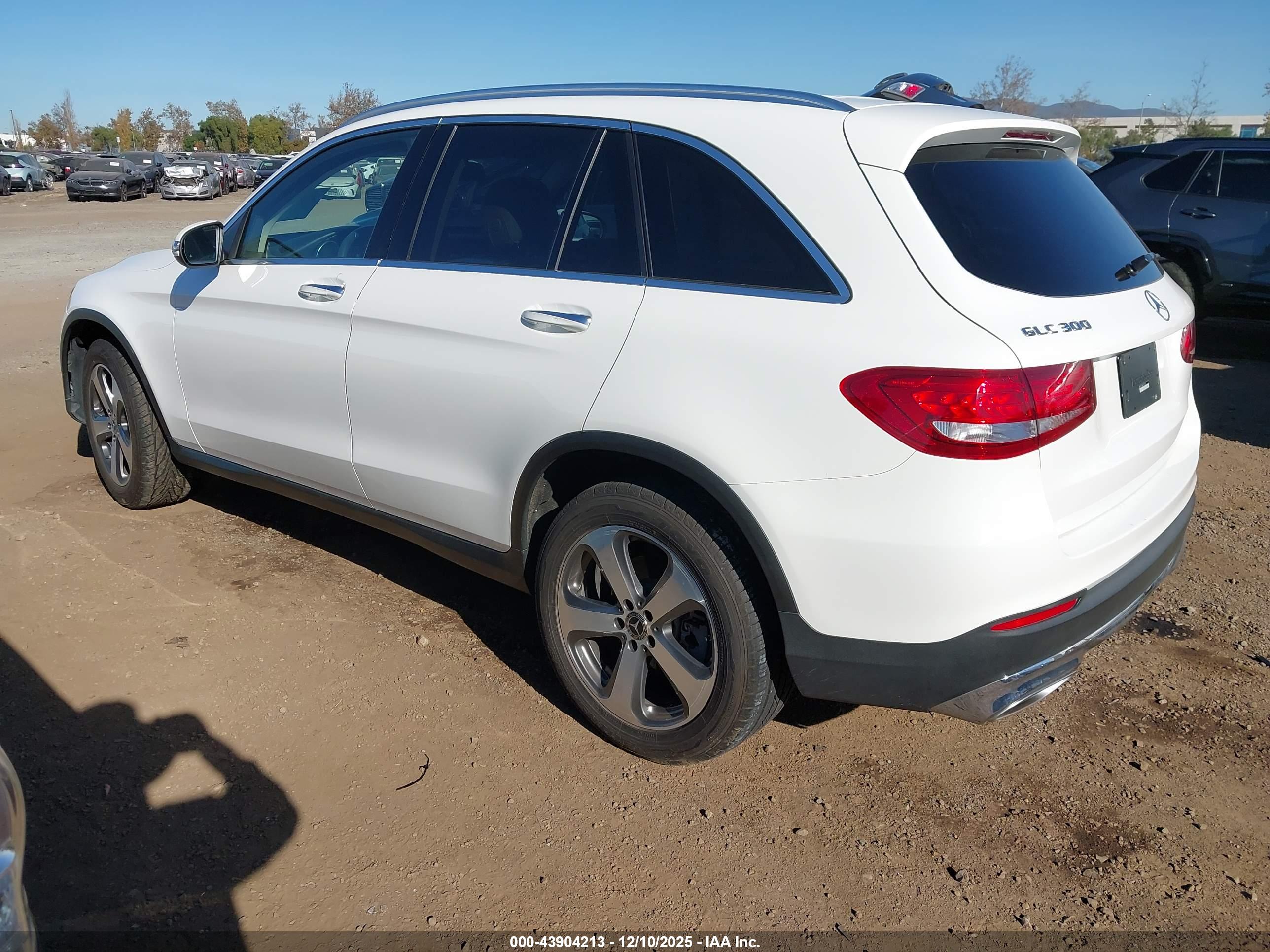 MERCEDES-BENZ GLC image 3