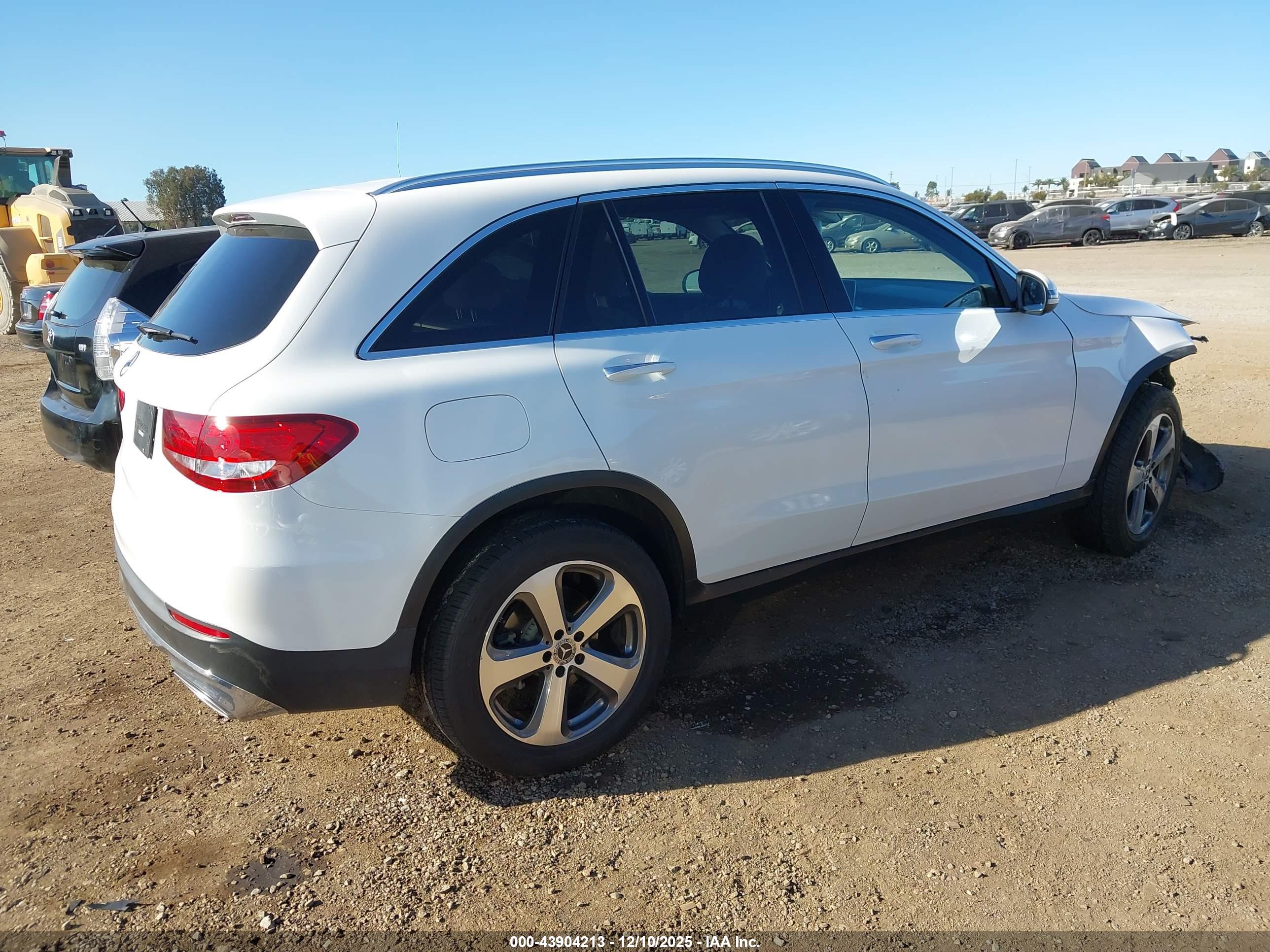 MERCEDES-BENZ GLC image 4