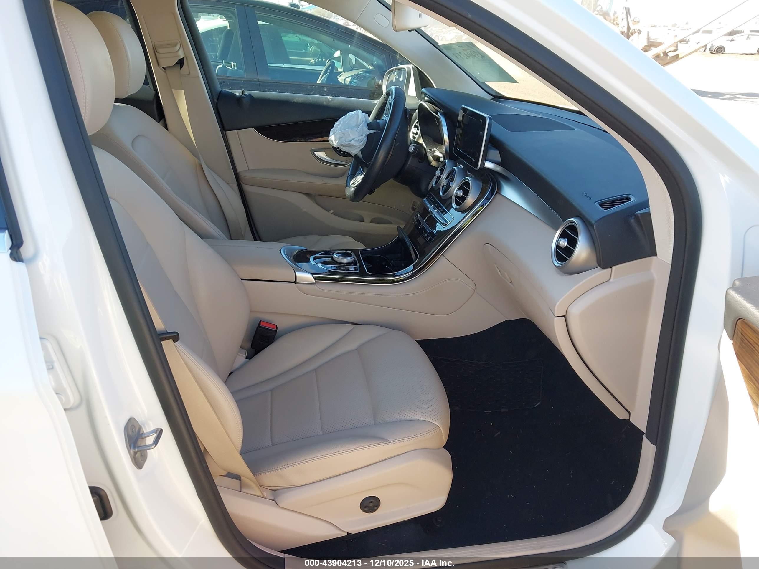 MERCEDES-BENZ GLC image 5