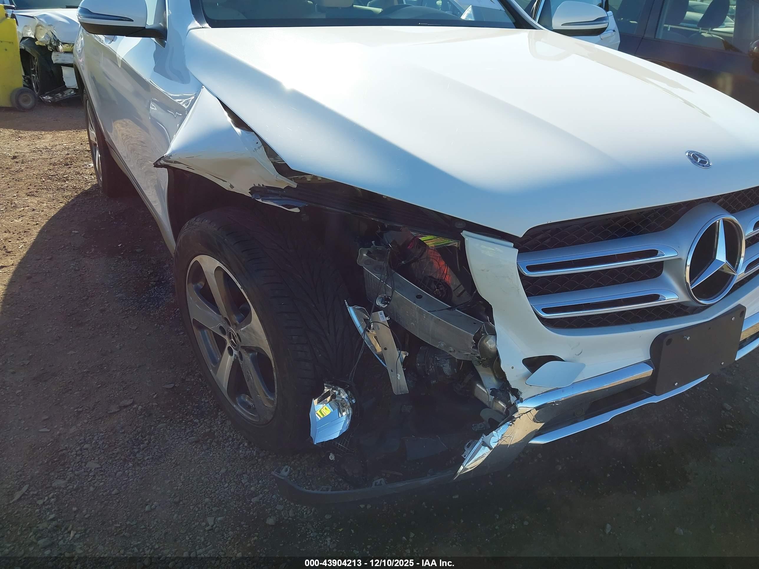 MERCEDES-BENZ GLC image 6