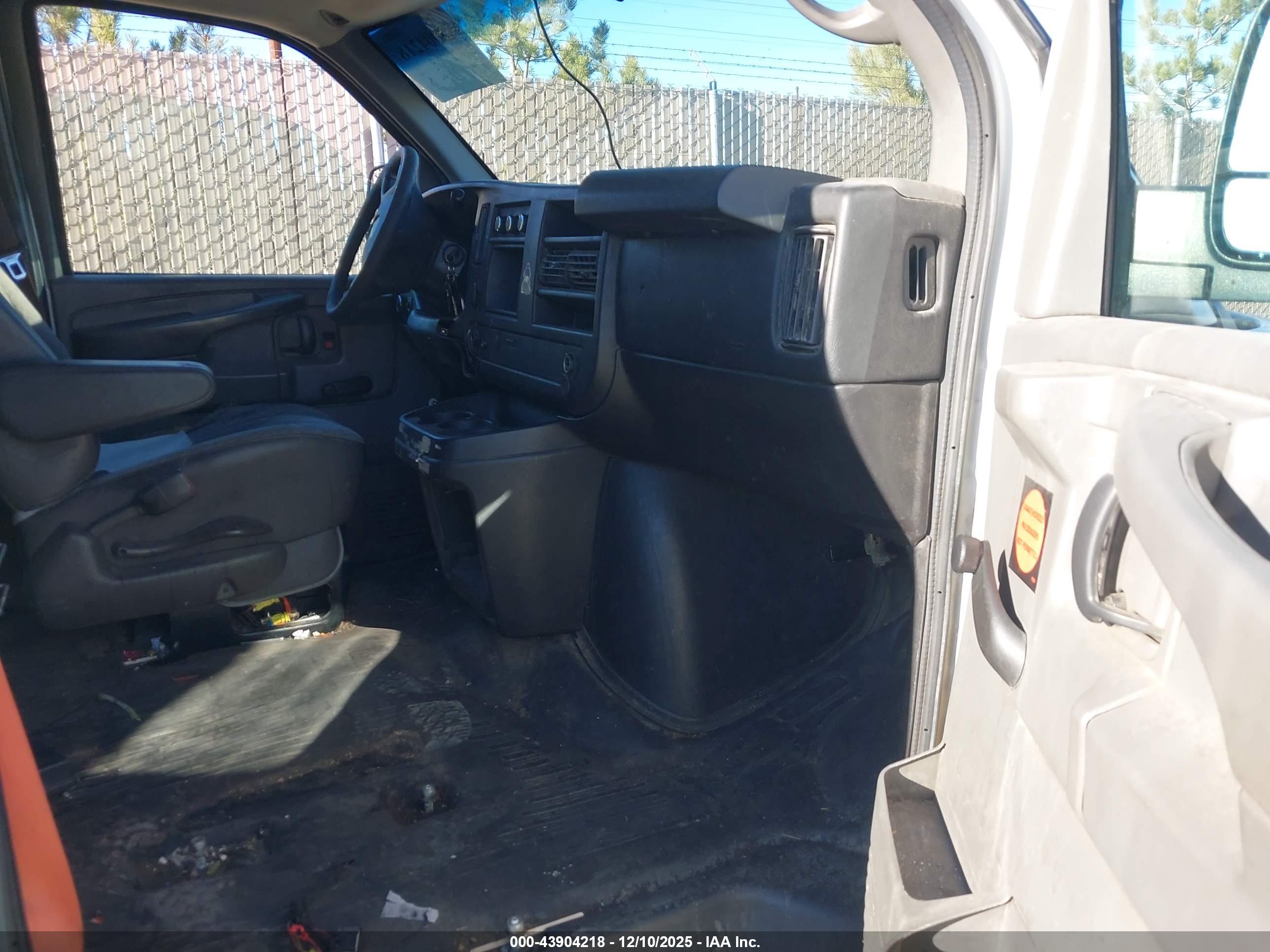 CHEVROLET EXPRESS image 5
