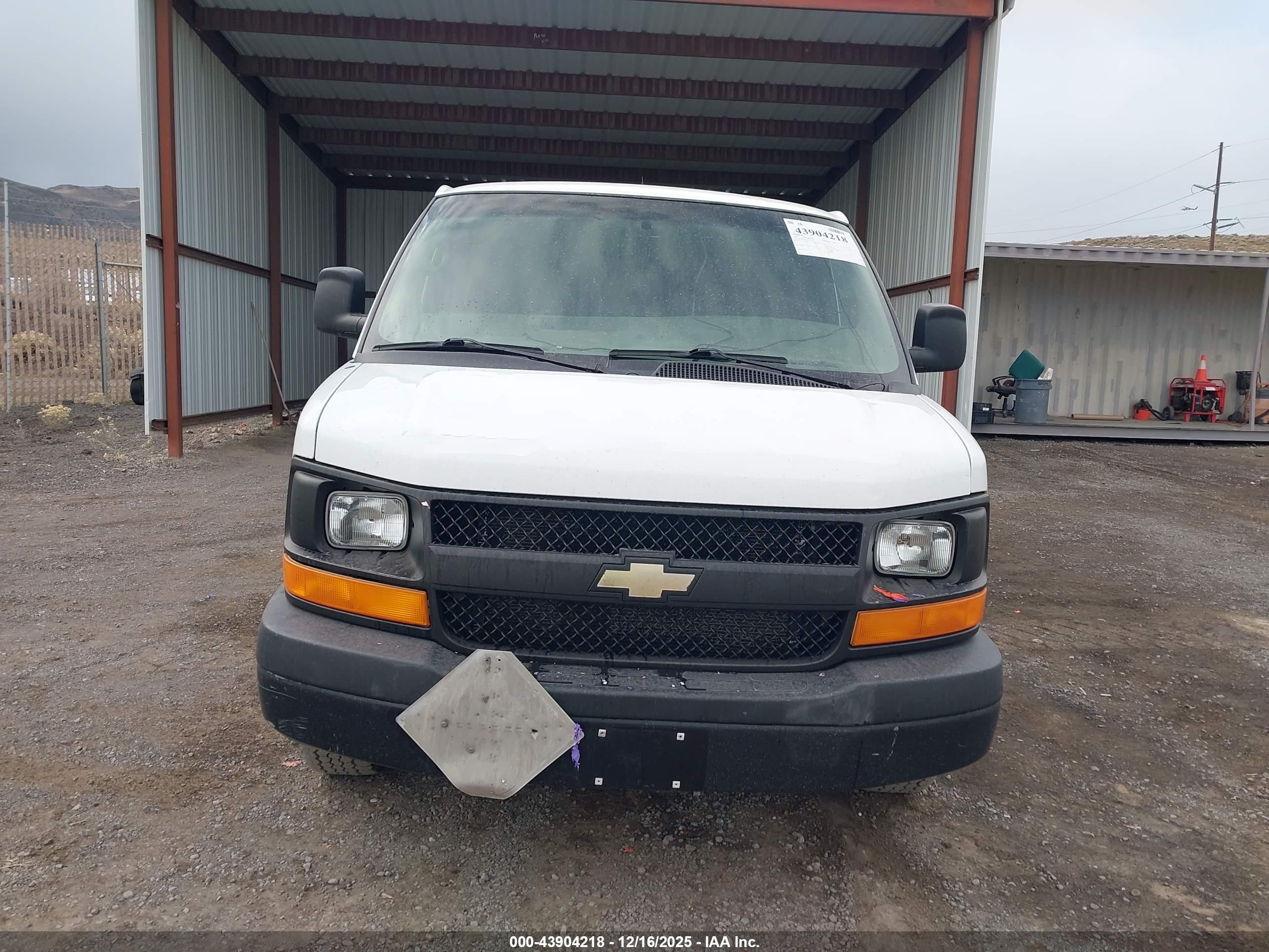 CHEVROLET EXPRESS image 6
