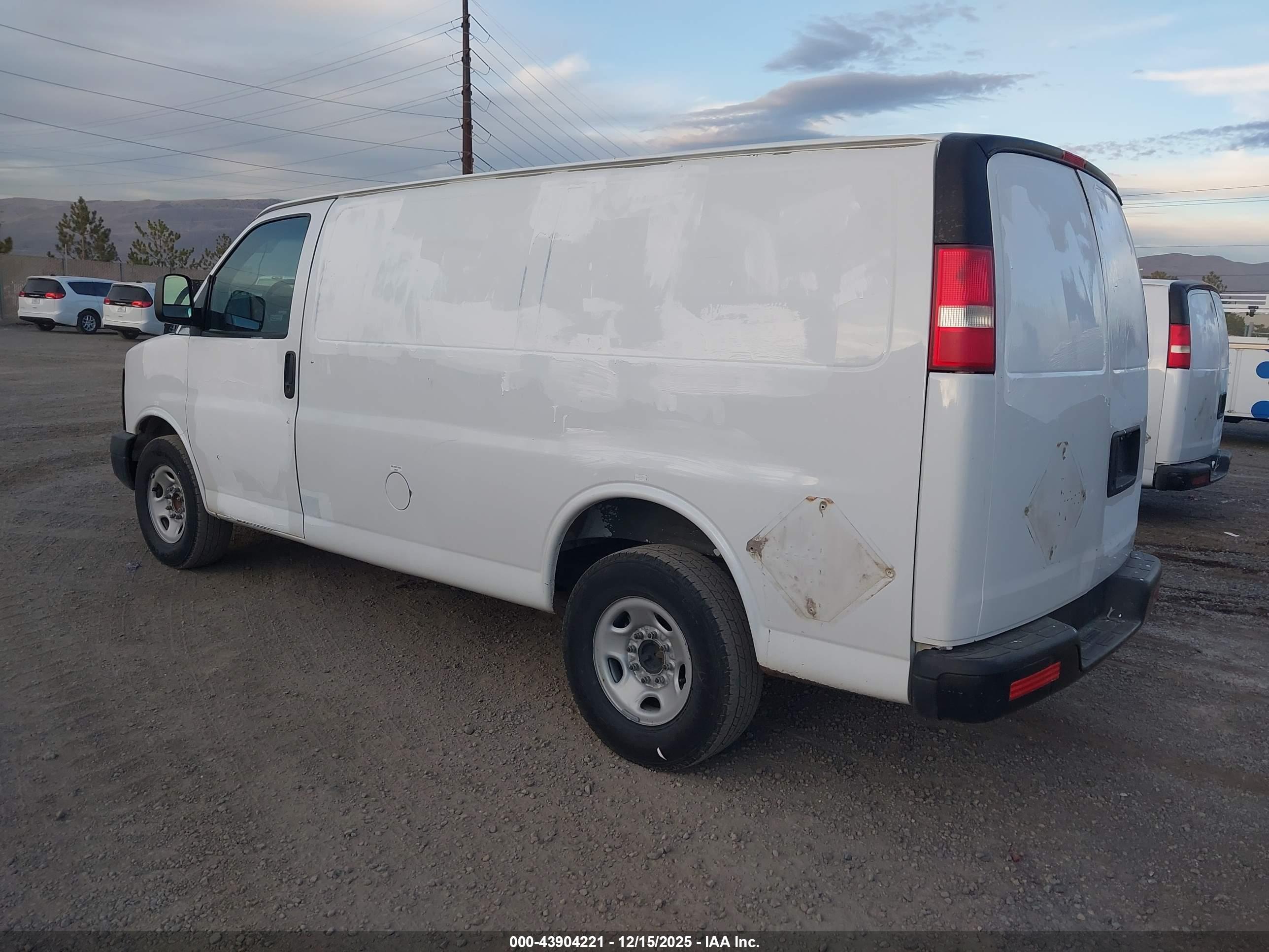 GMC SAVANA image 3