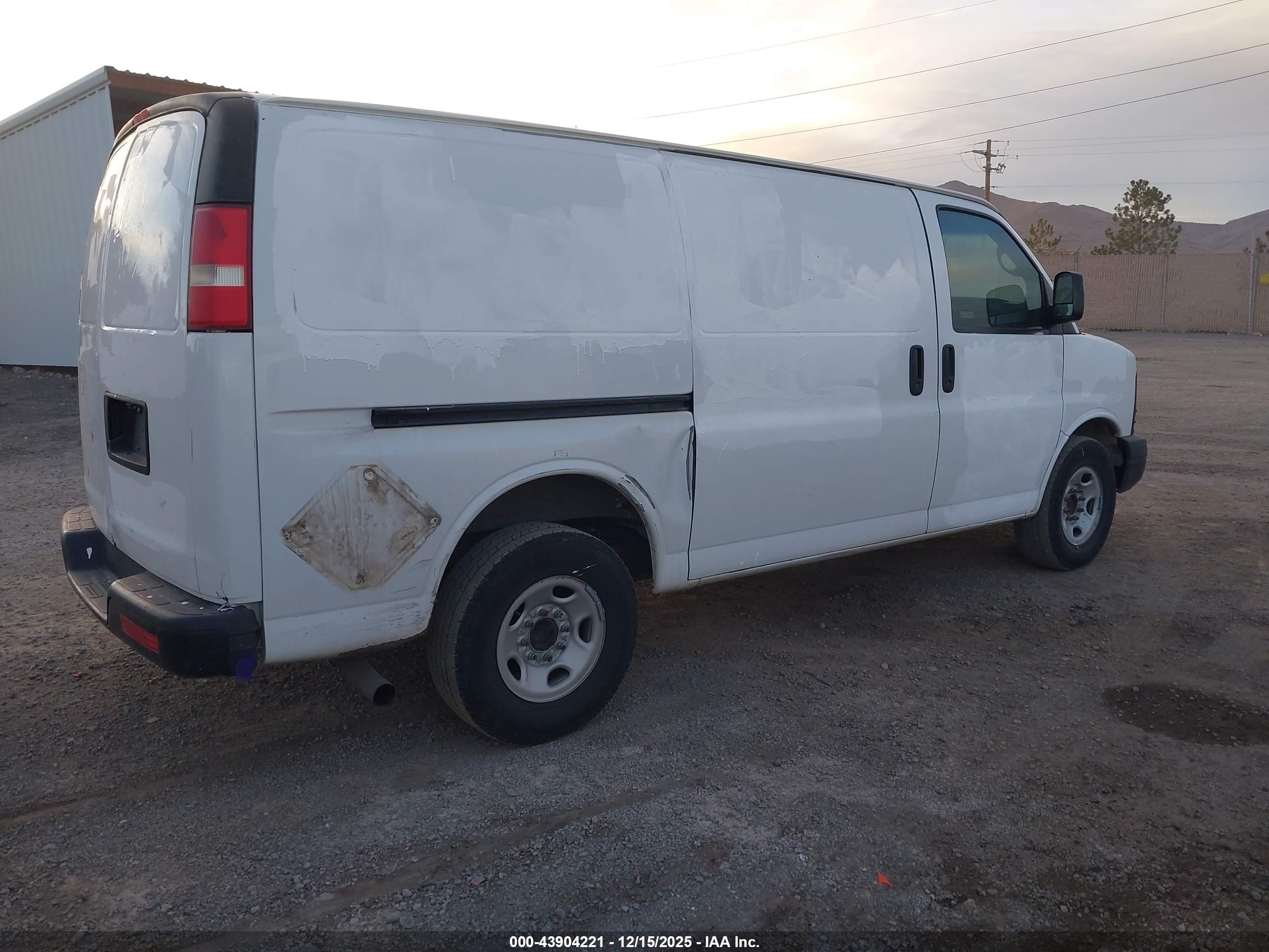 GMC SAVANA image 4