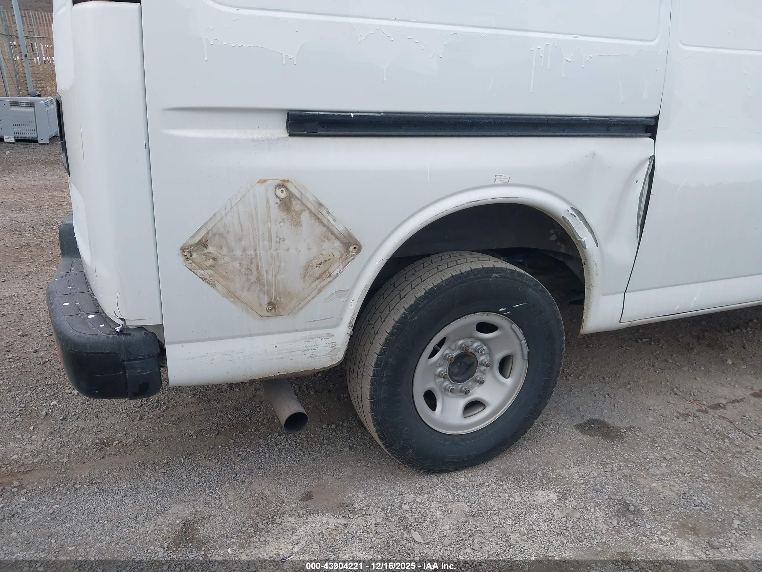 GMC SAVANA image 6