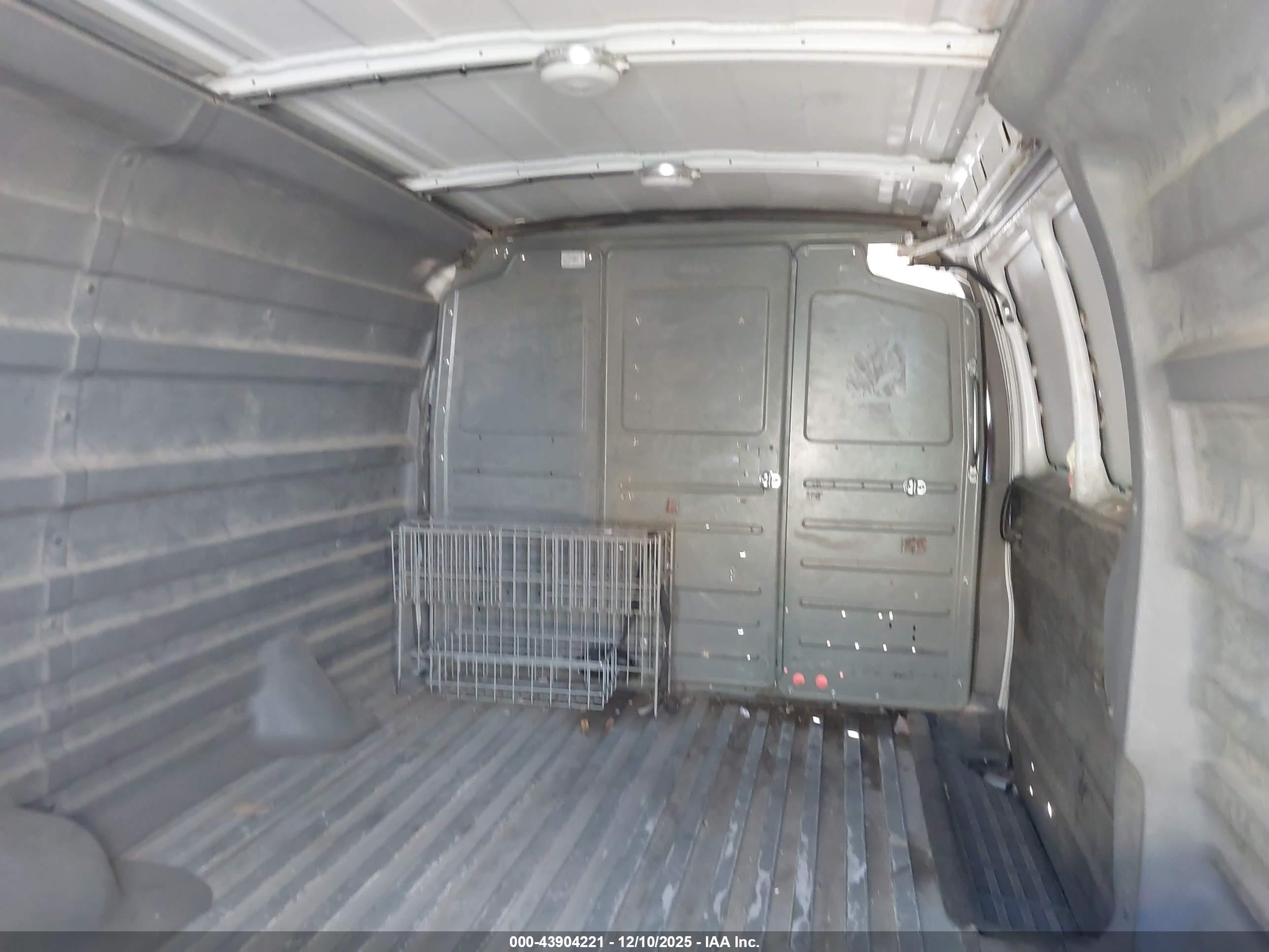 GMC SAVANA image 8