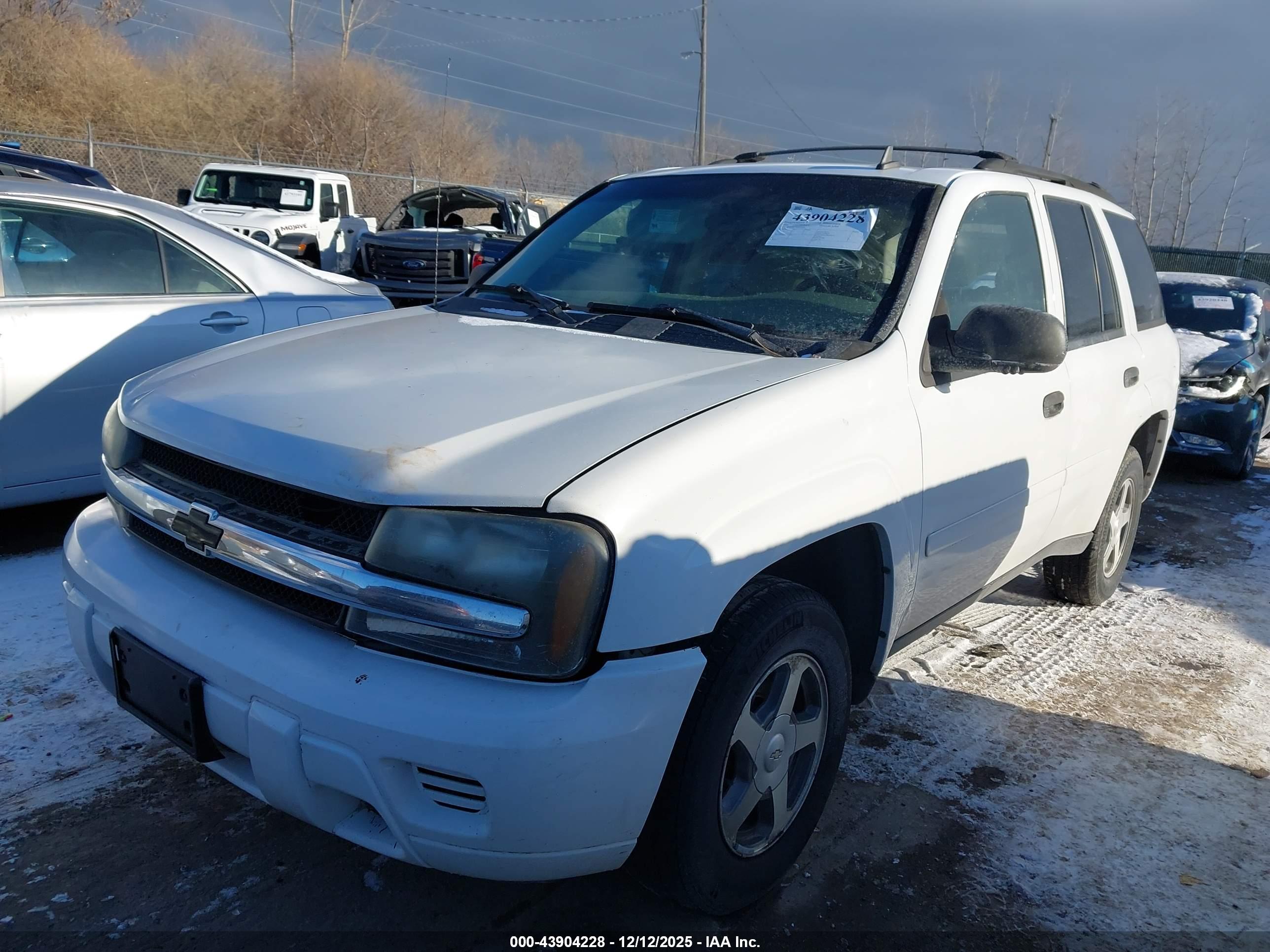 CHEVROLET TRAILBLAZER image 2
