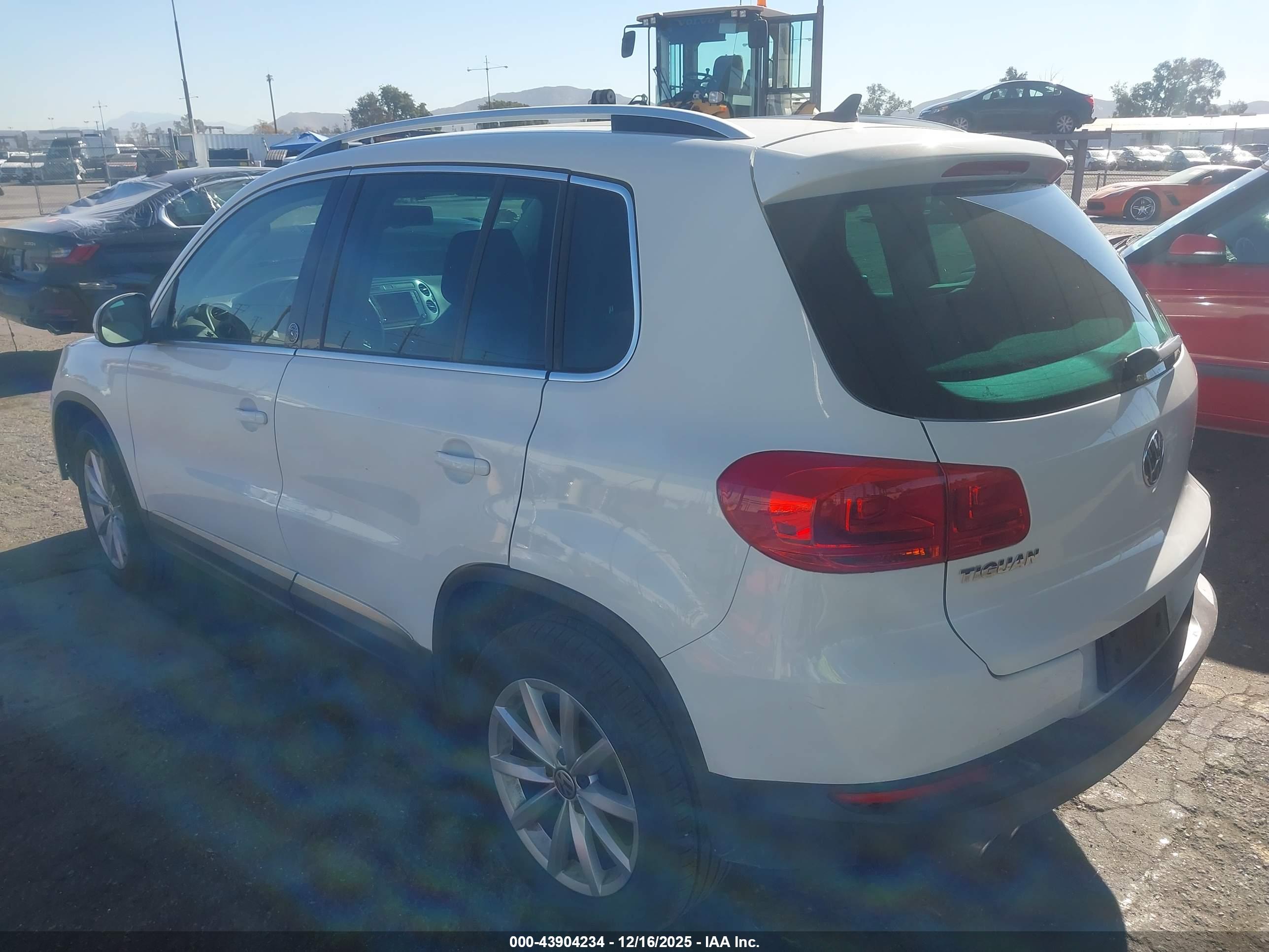 VOLKSWAGEN TIGUAN image 3
