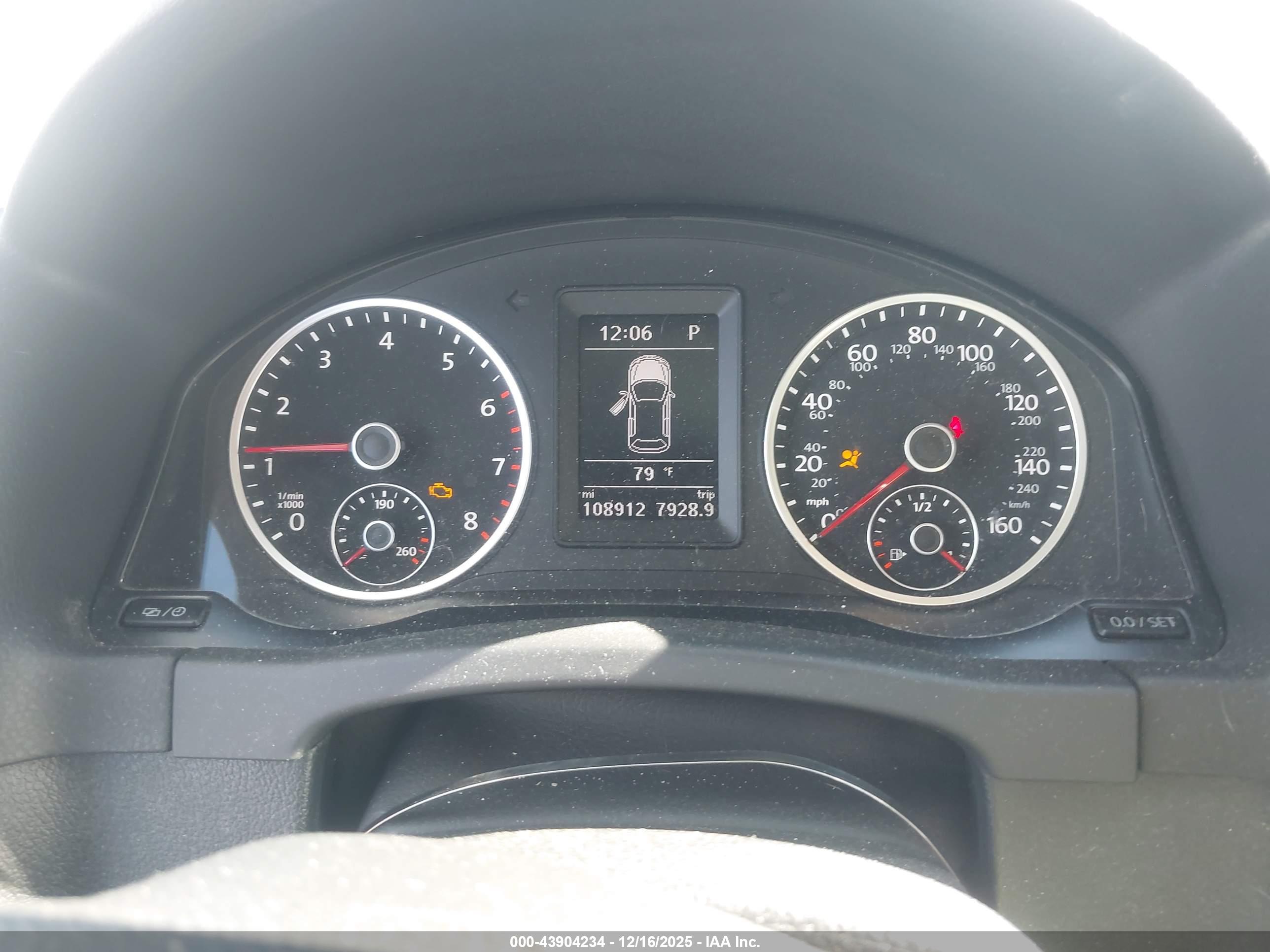 VOLKSWAGEN TIGUAN image 7