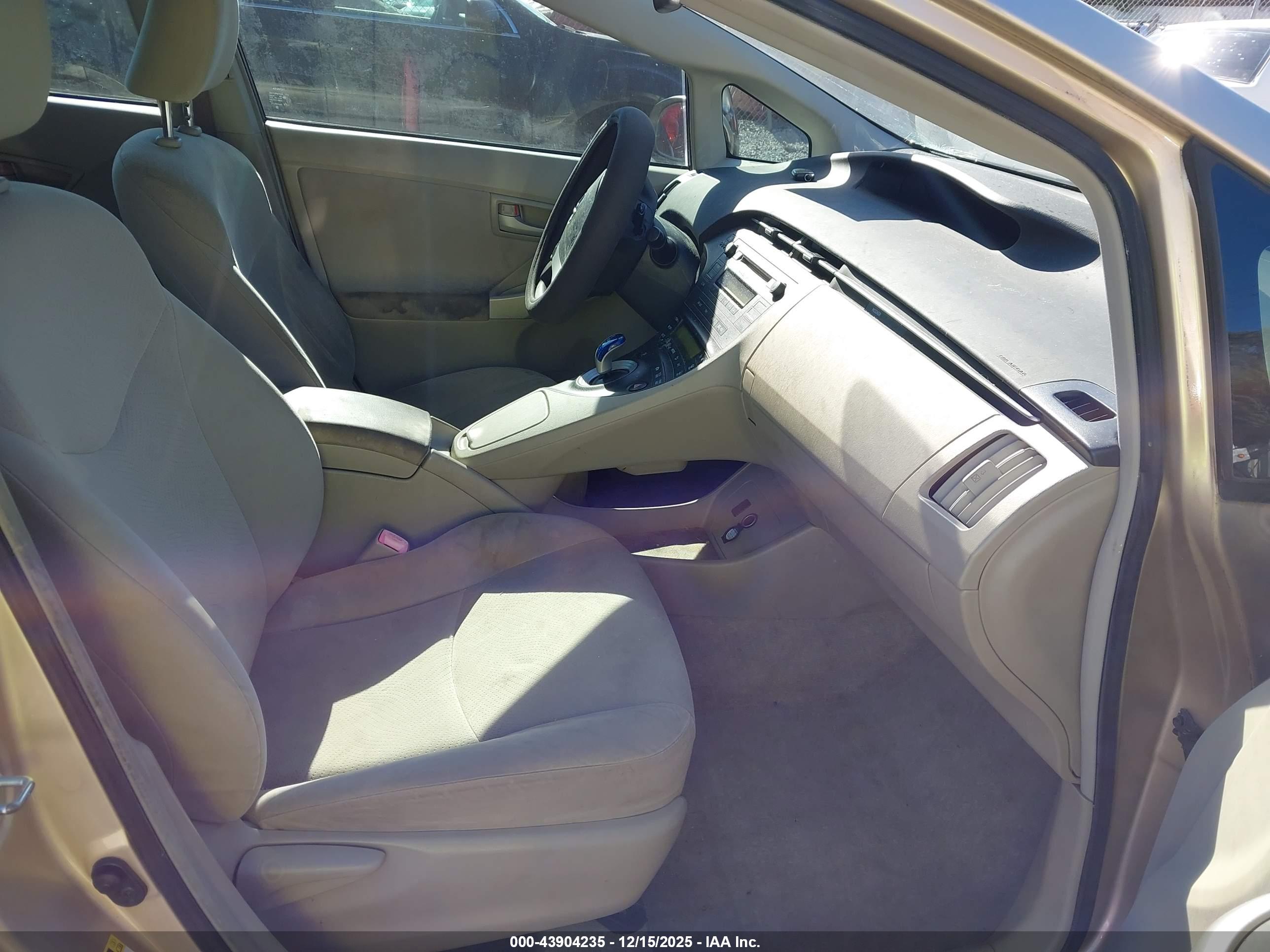 TOYOTA PRIUS image 5