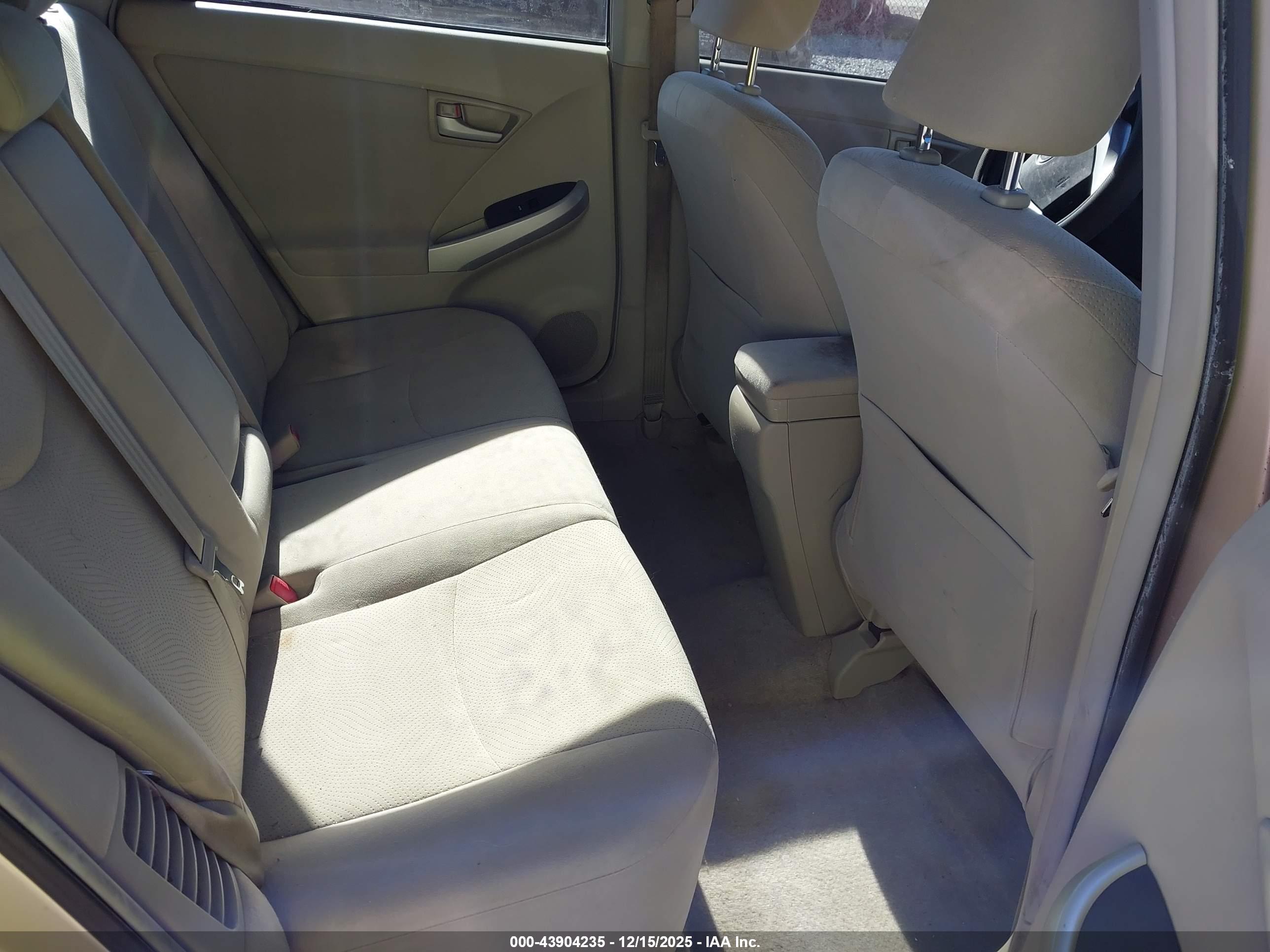TOYOTA PRIUS image 8