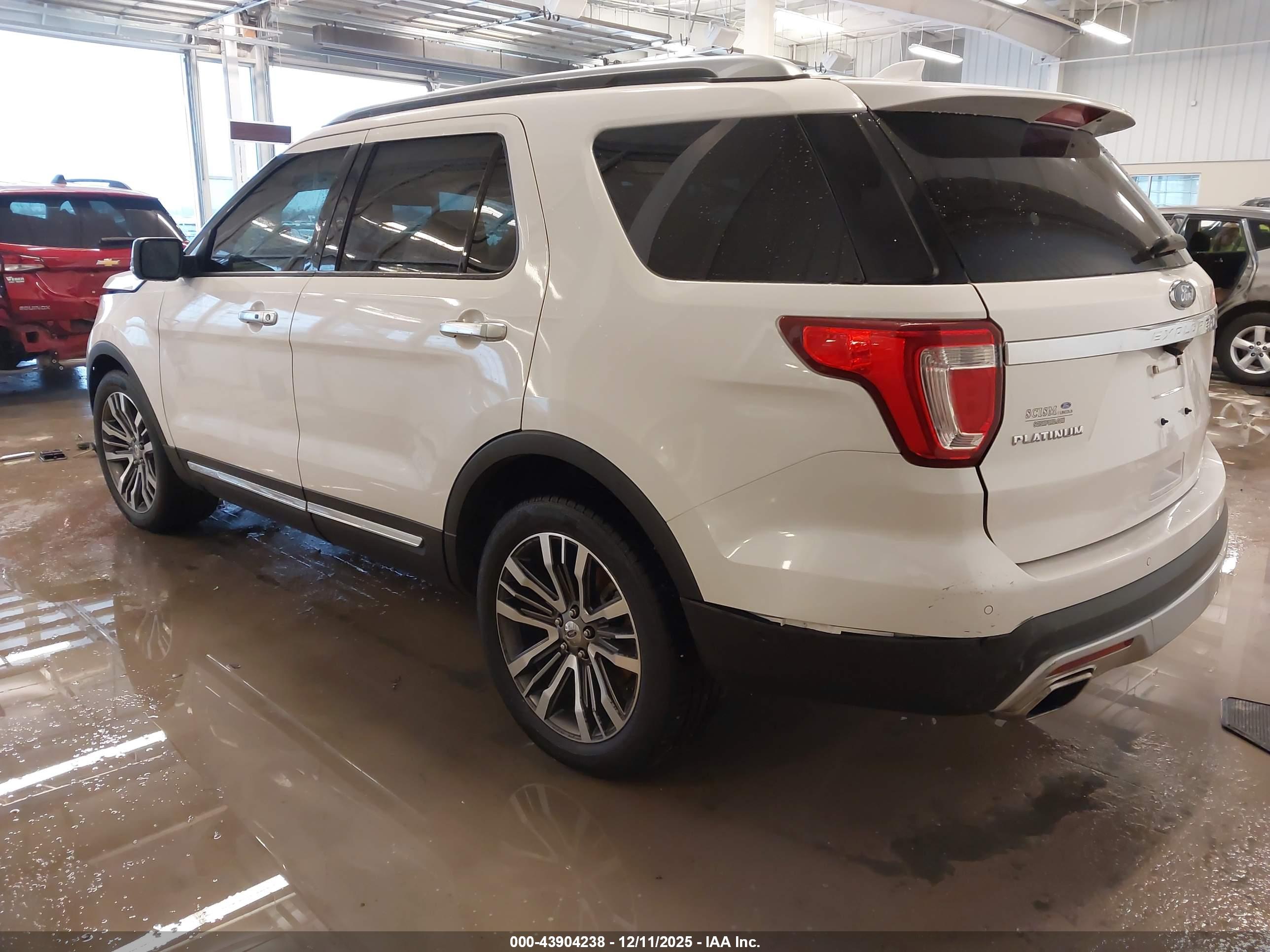 FORD EXPLORER image 3