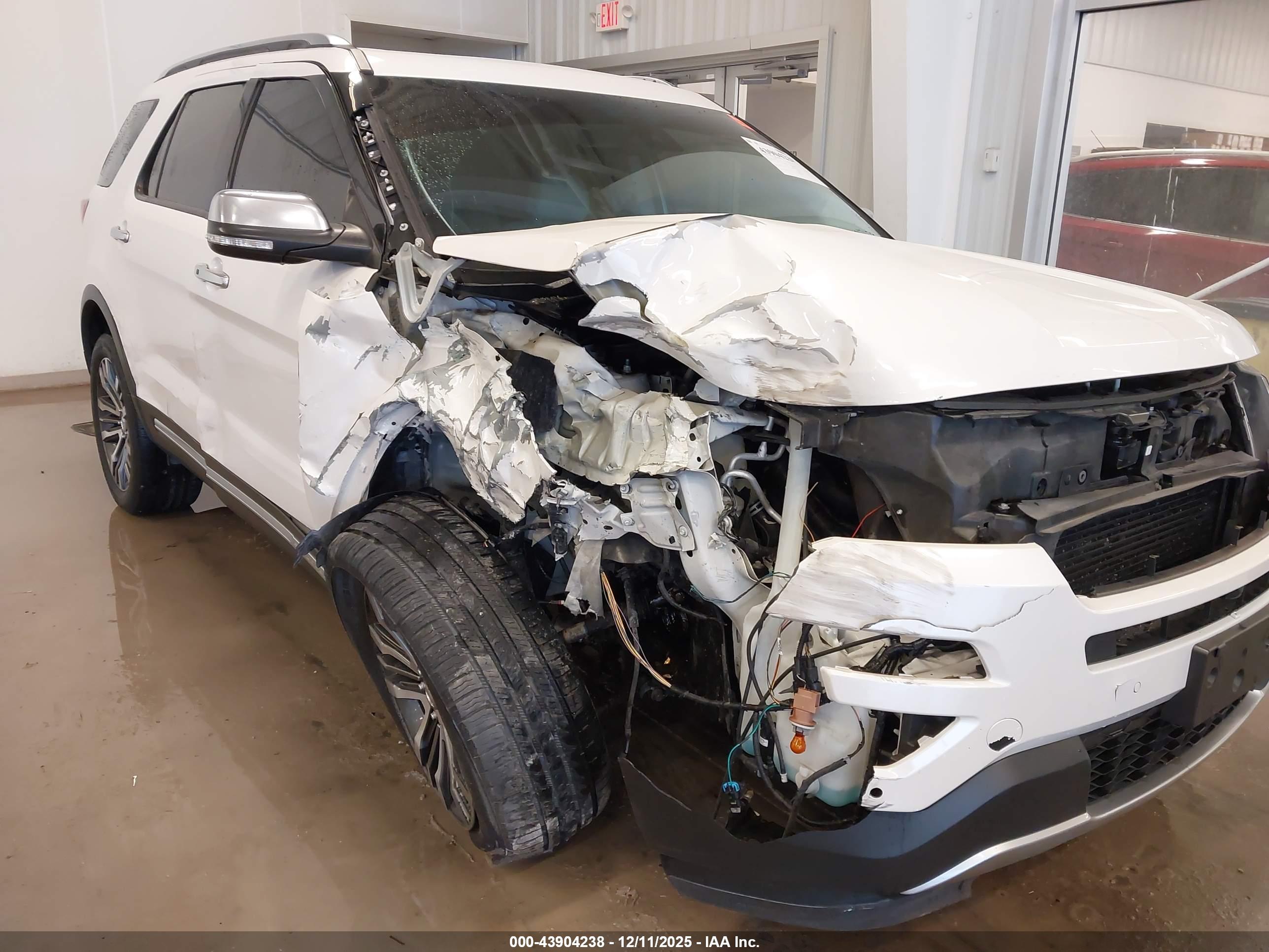 FORD EXPLORER image 6