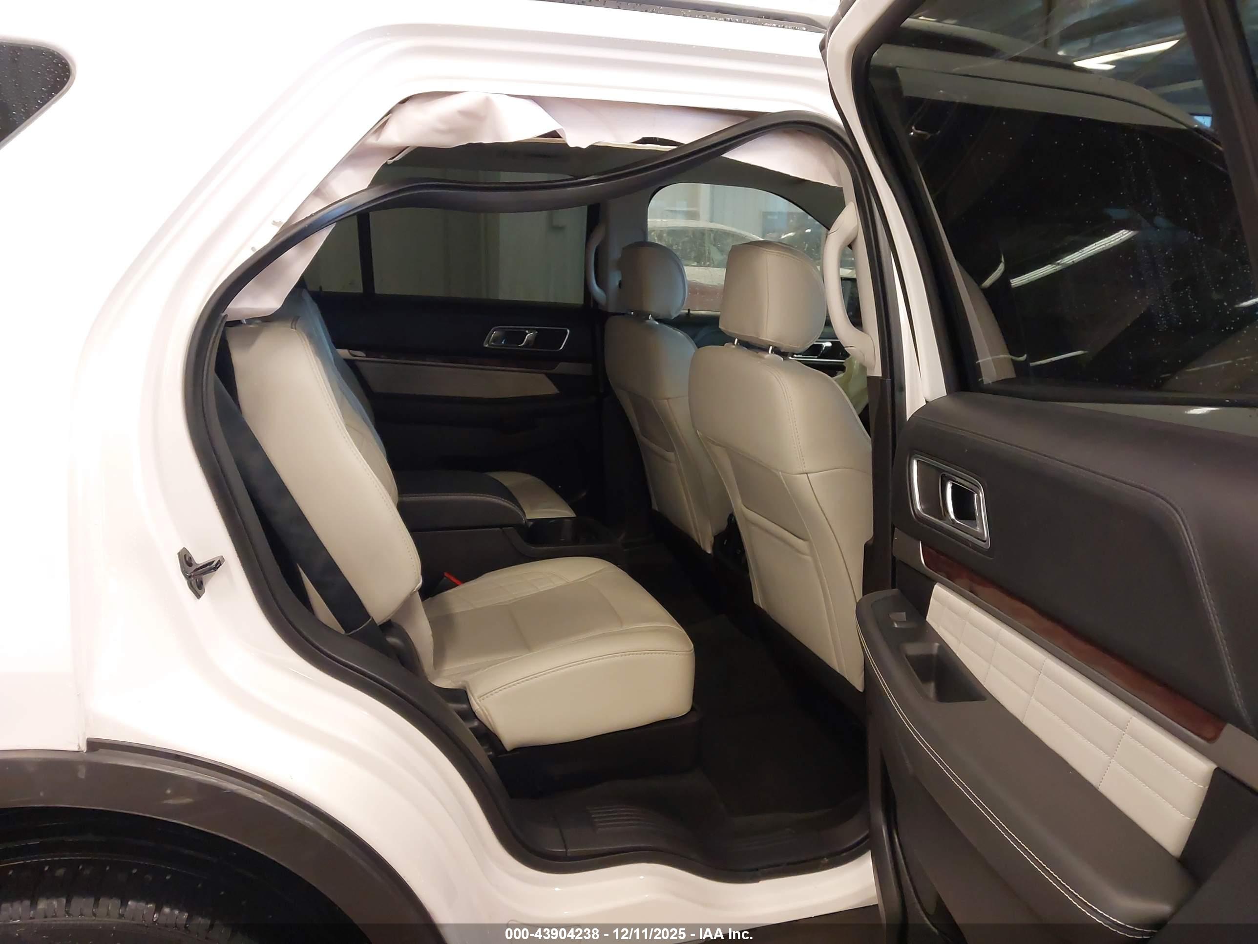 FORD EXPLORER image 8