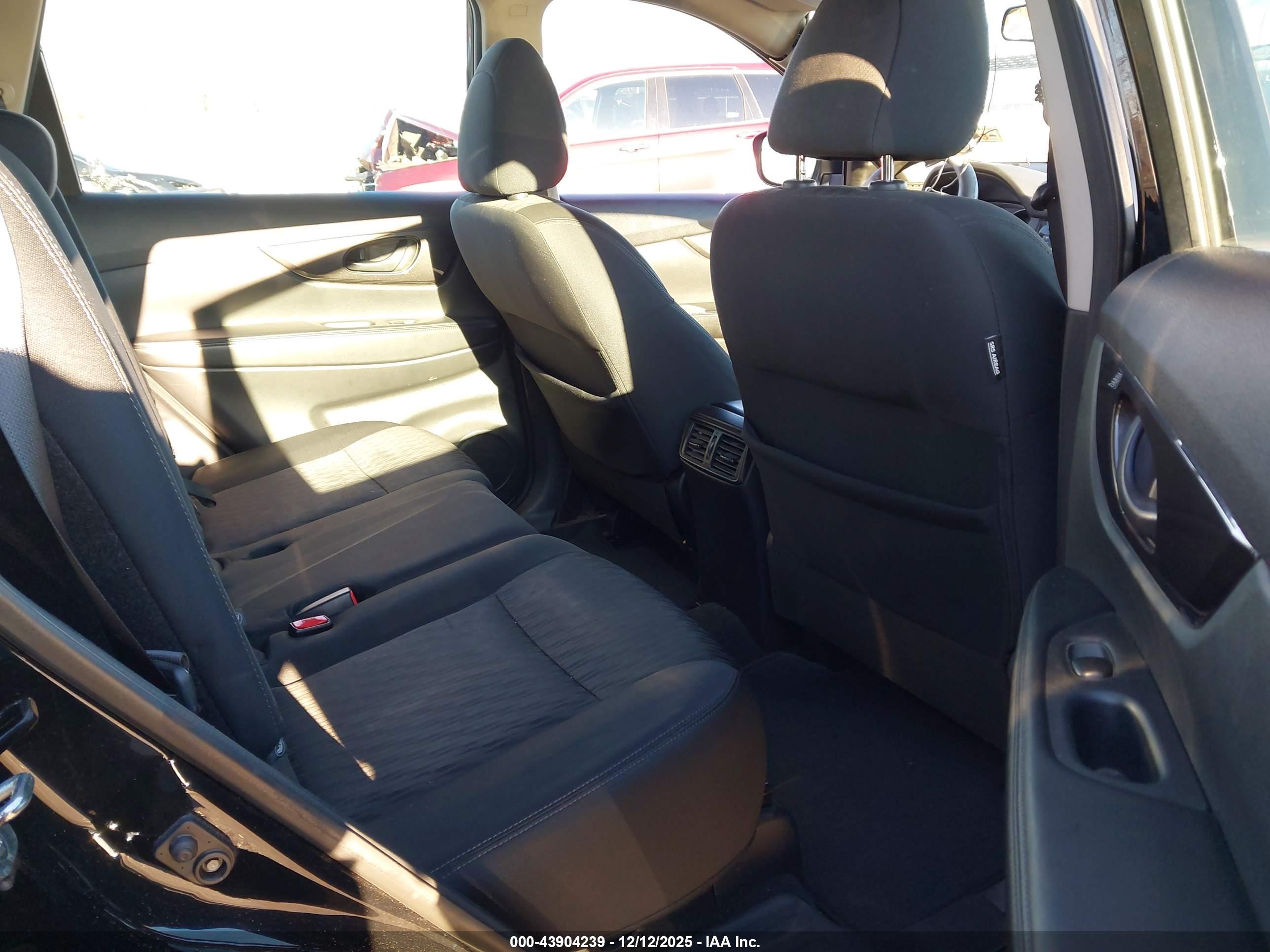 NISSAN ROGUE image 8