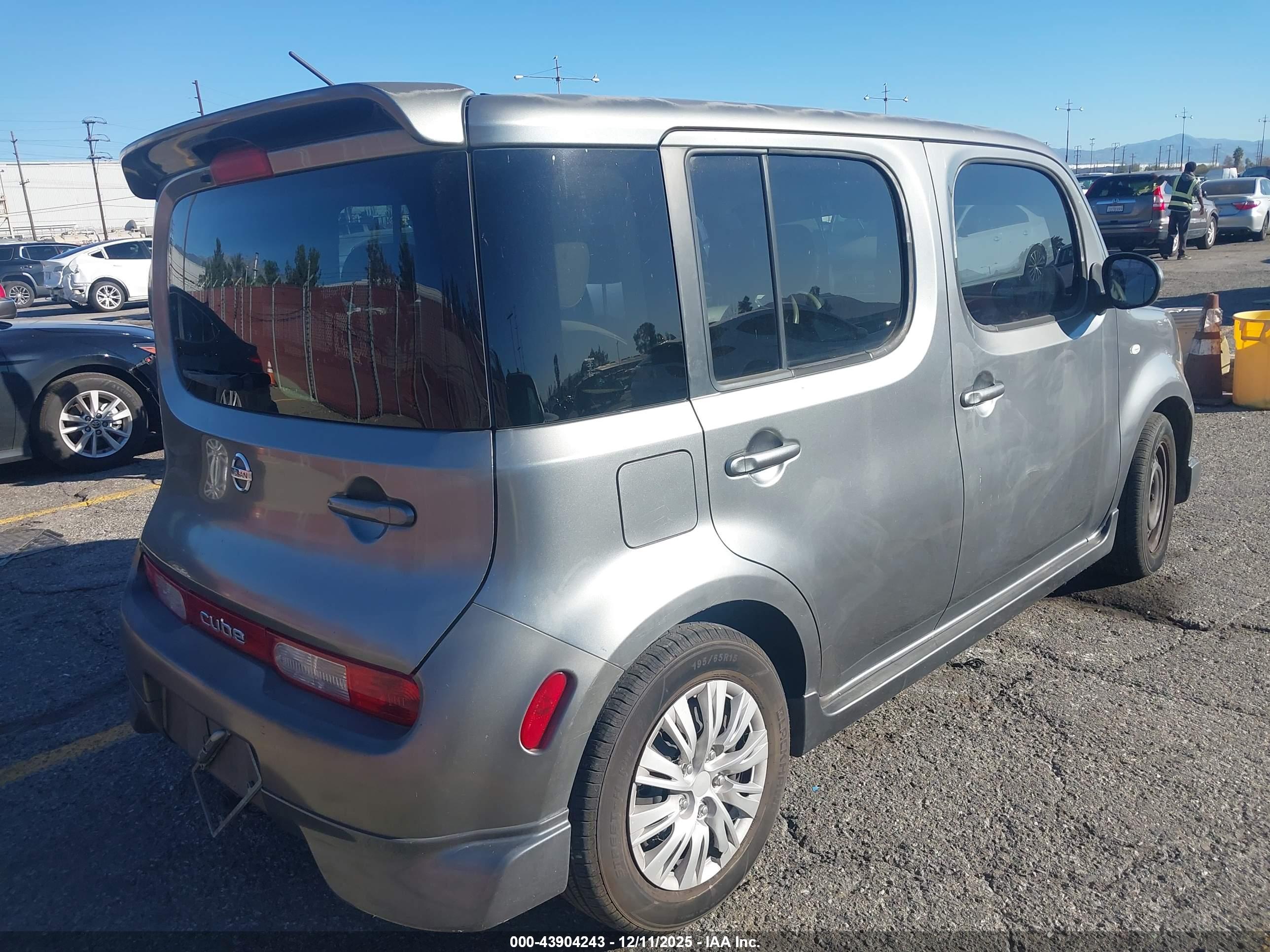NISSAN CUBE image 4