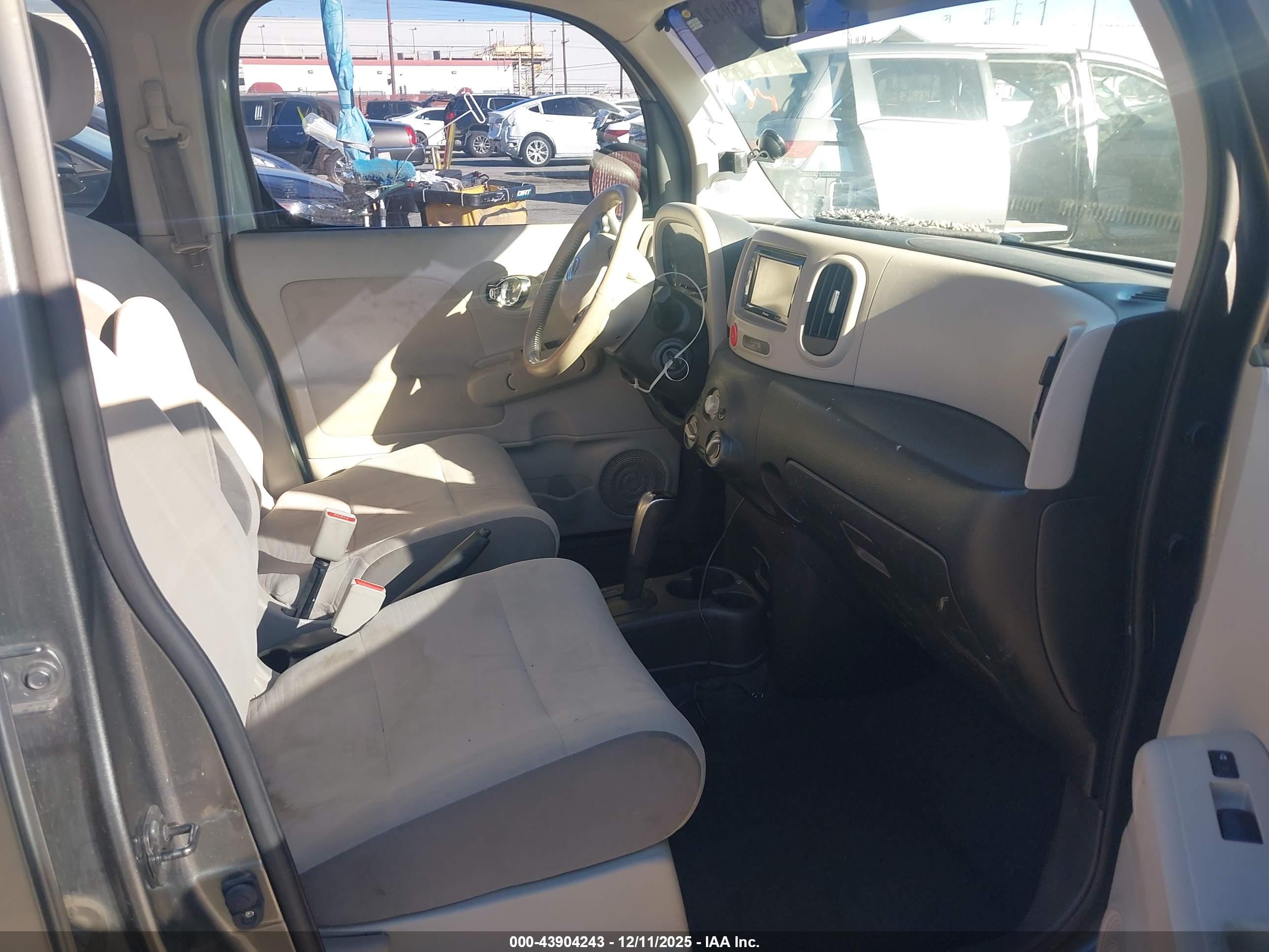 NISSAN CUBE image 5