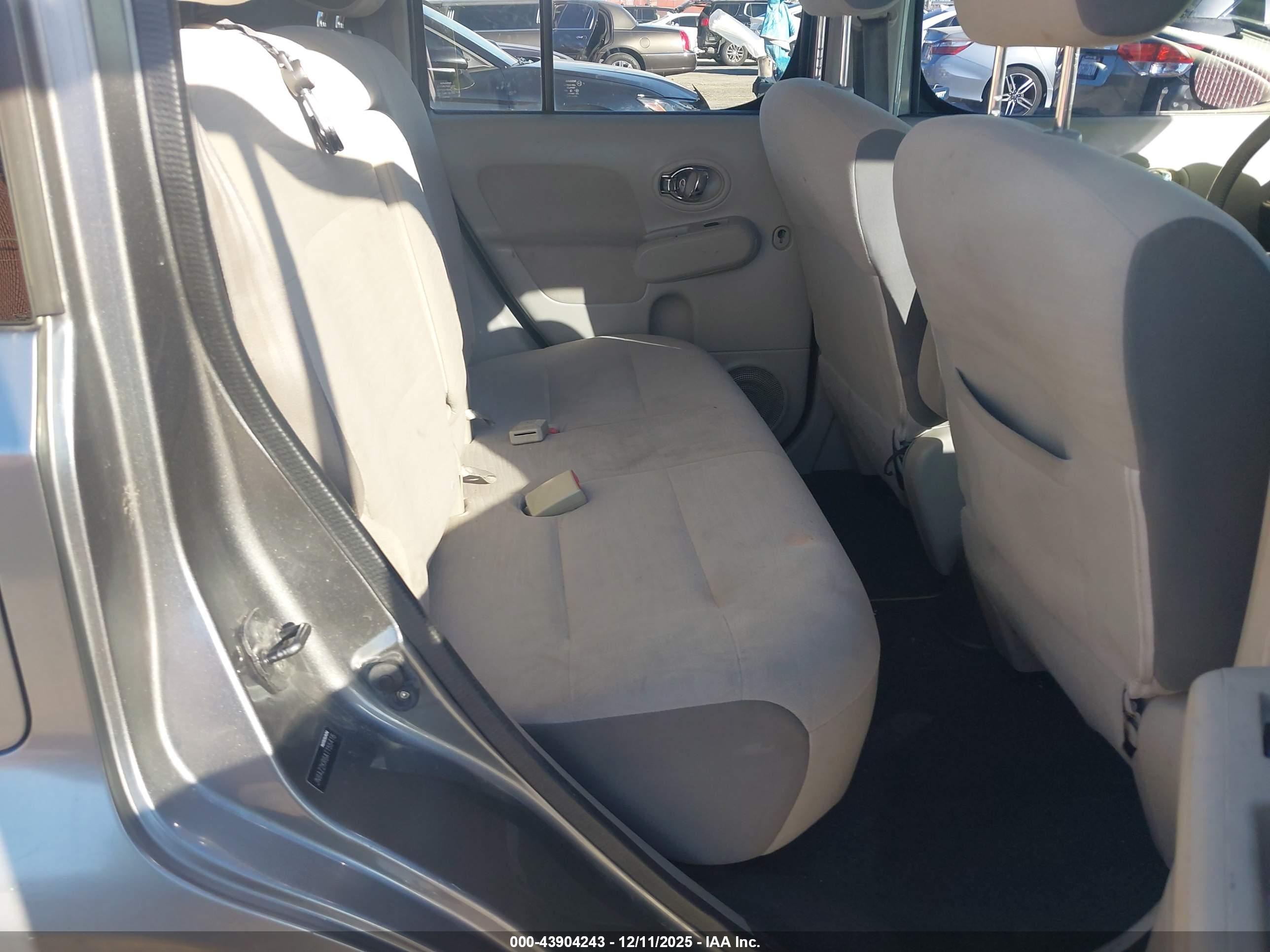 NISSAN CUBE image 8